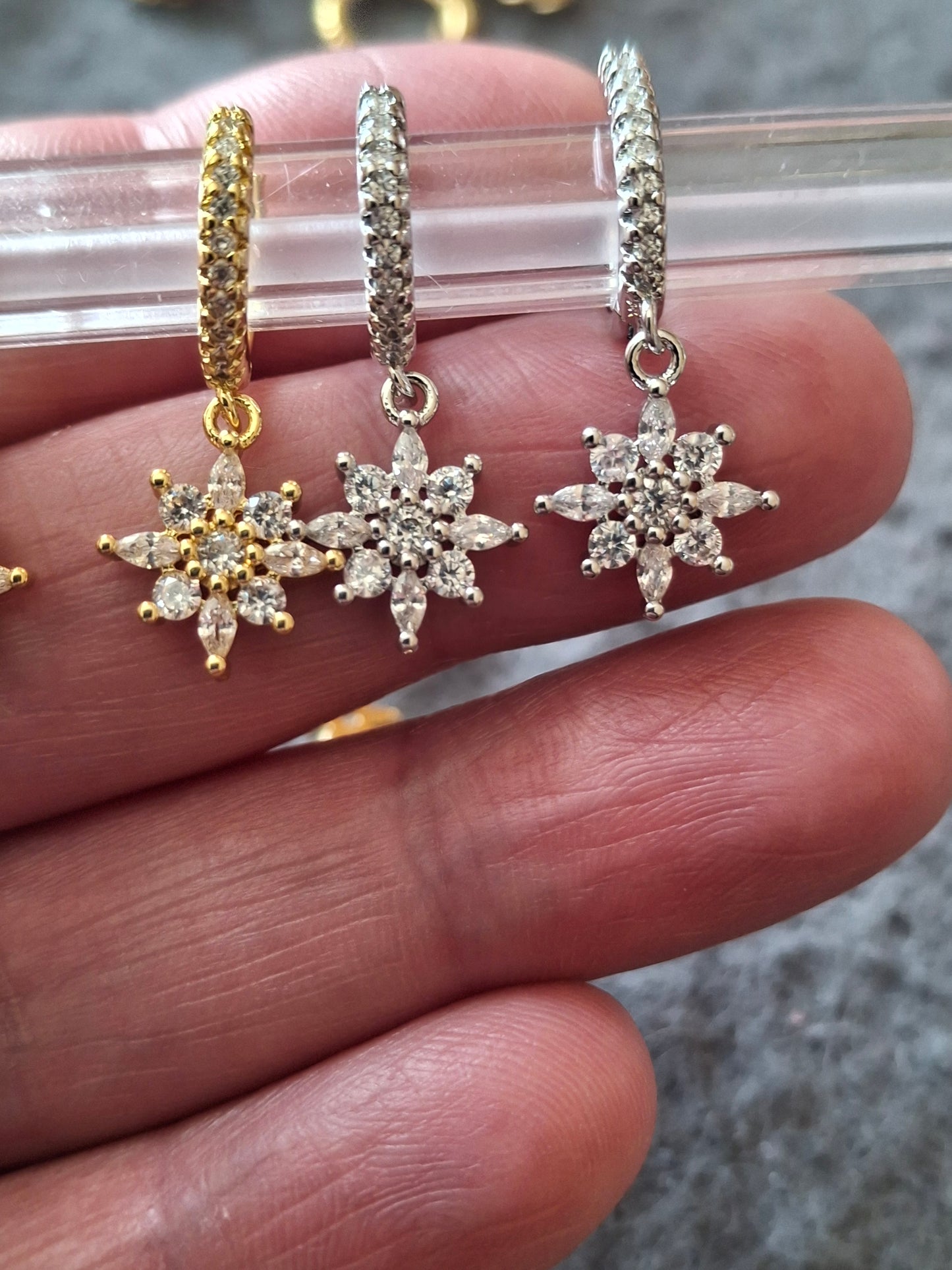 Stainless steel 316 single earrings with zirconium stones