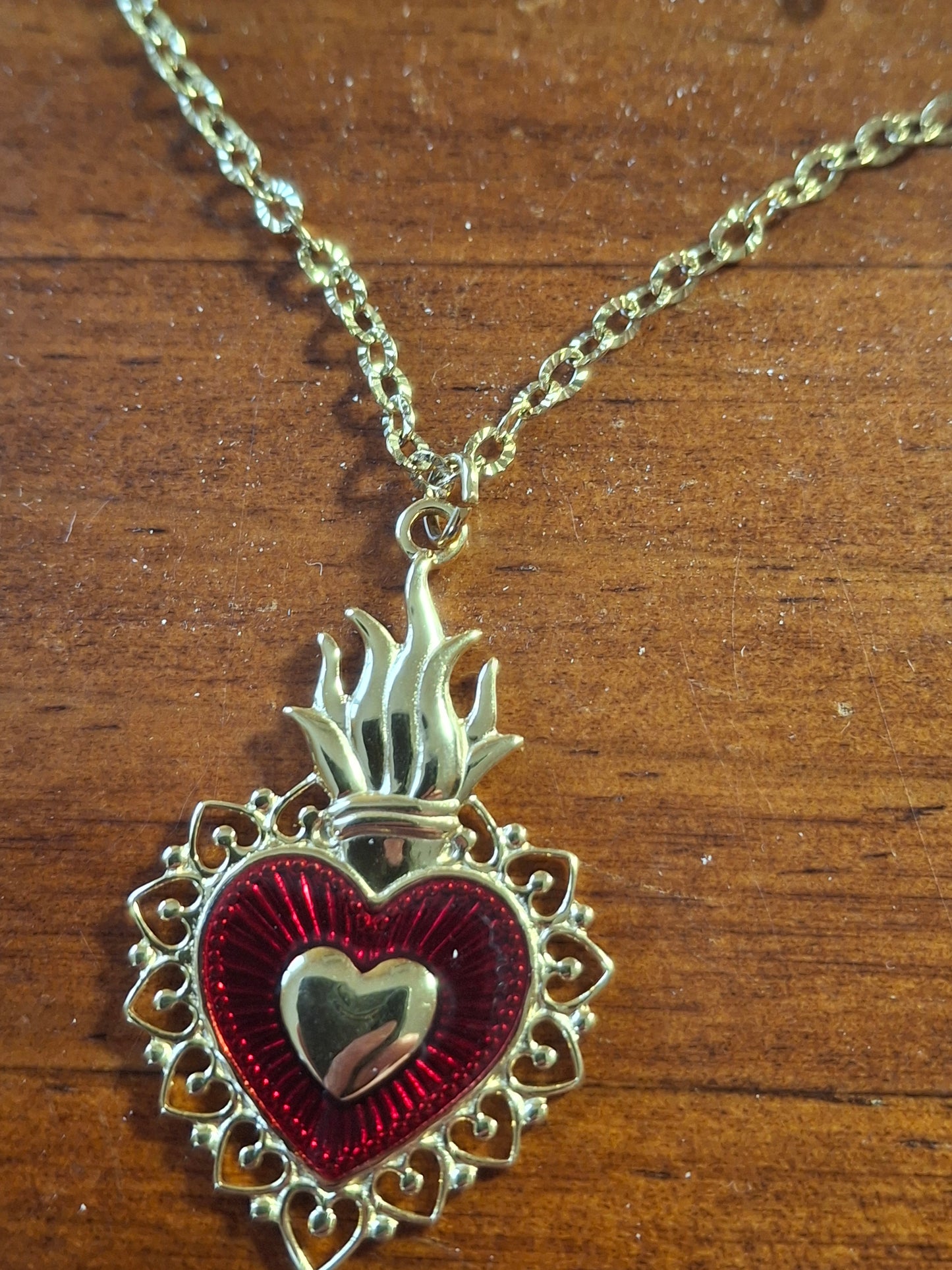 Stainless steel chain necklace, baroque heart style, red enamel, 18k gold plated
