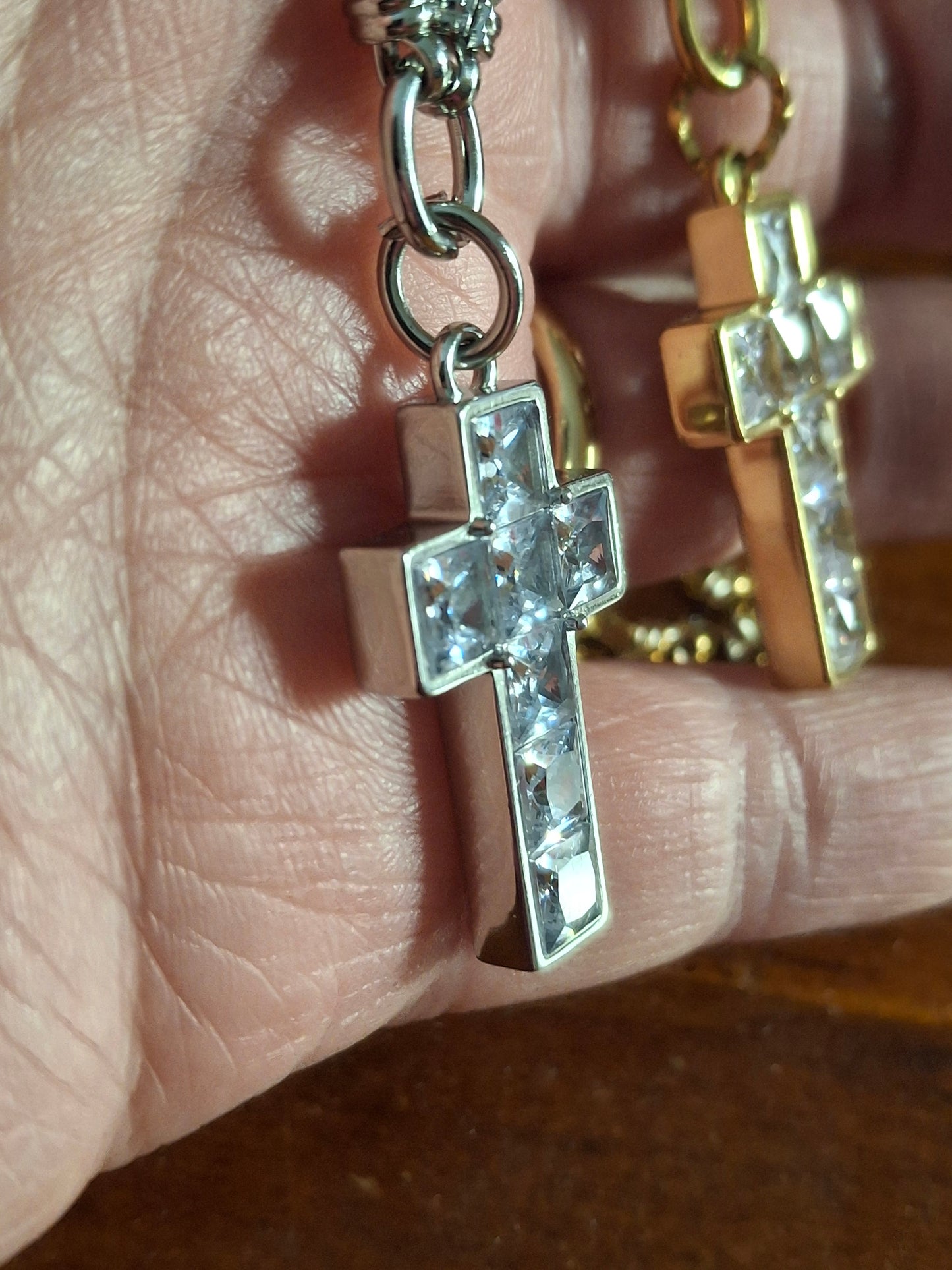 Sehr schöne Halskette aus Edelstahl 316, polierter Anhänger in Kreuzform aus Edelstahl 316.