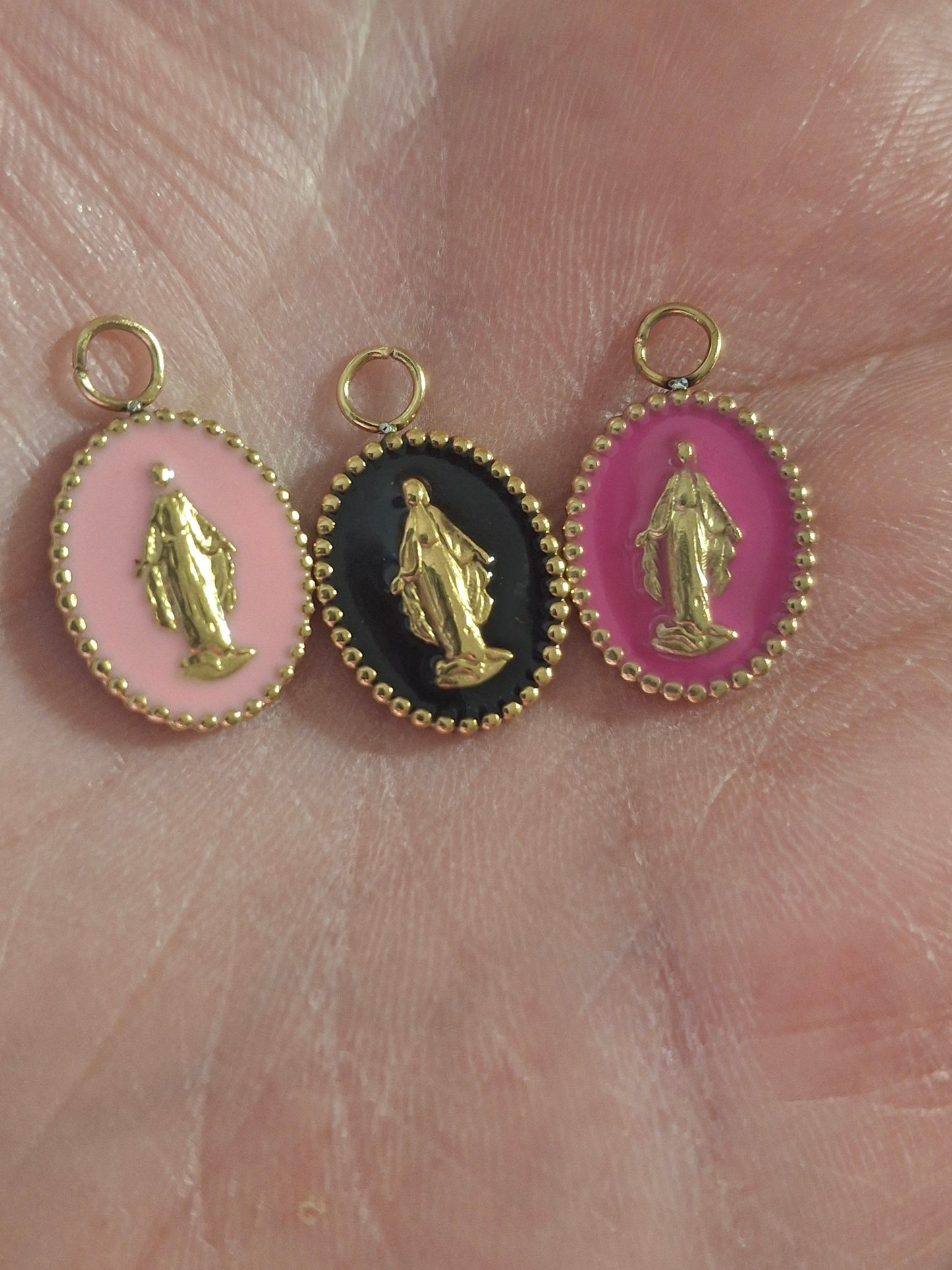 Stainless steel 316 chain necklace with gold-plated stainless steel 316 Madonna pendant