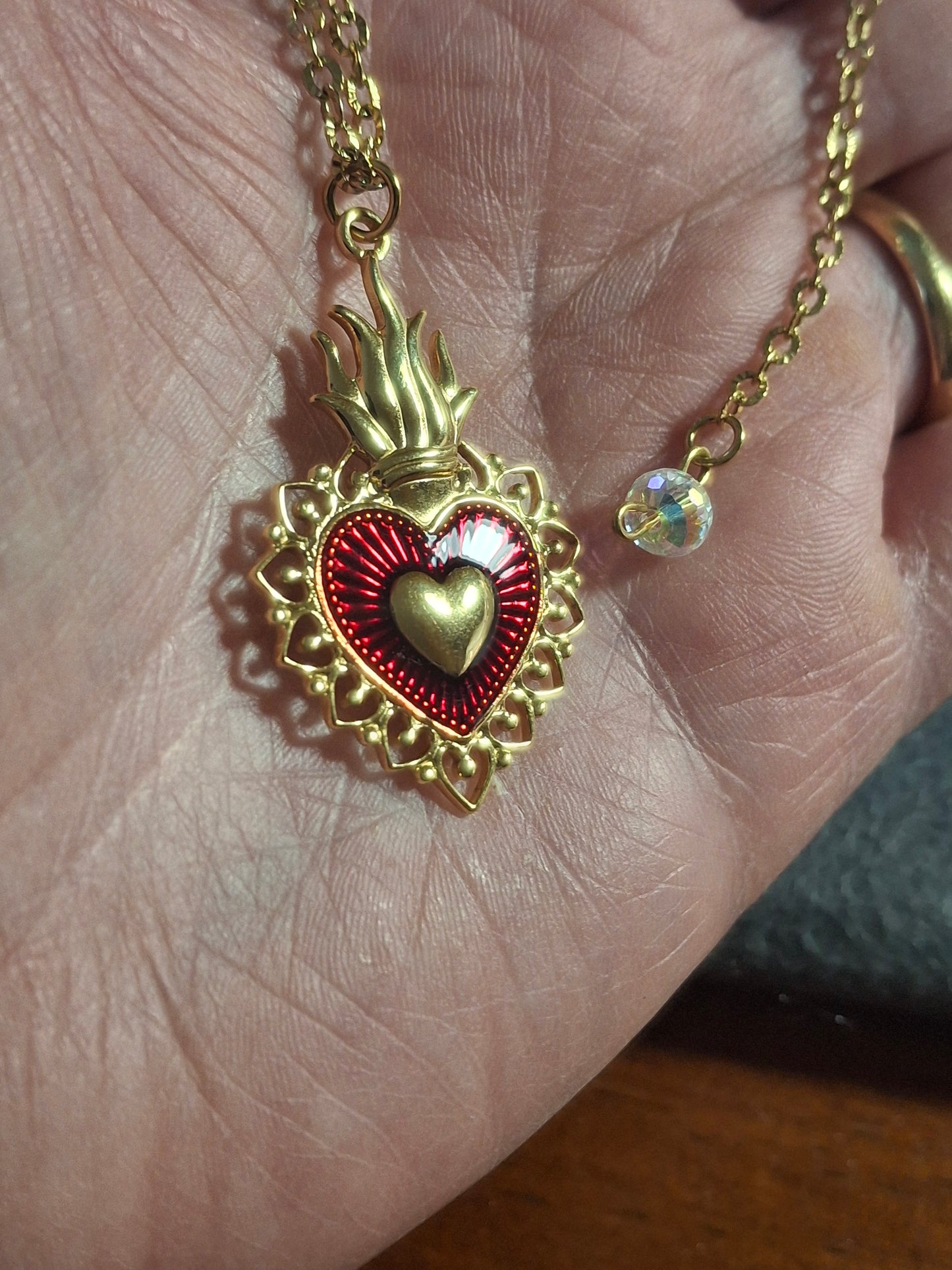 Stainless steel chain necklace, baroque heart style, red enamel, 18k gold plated