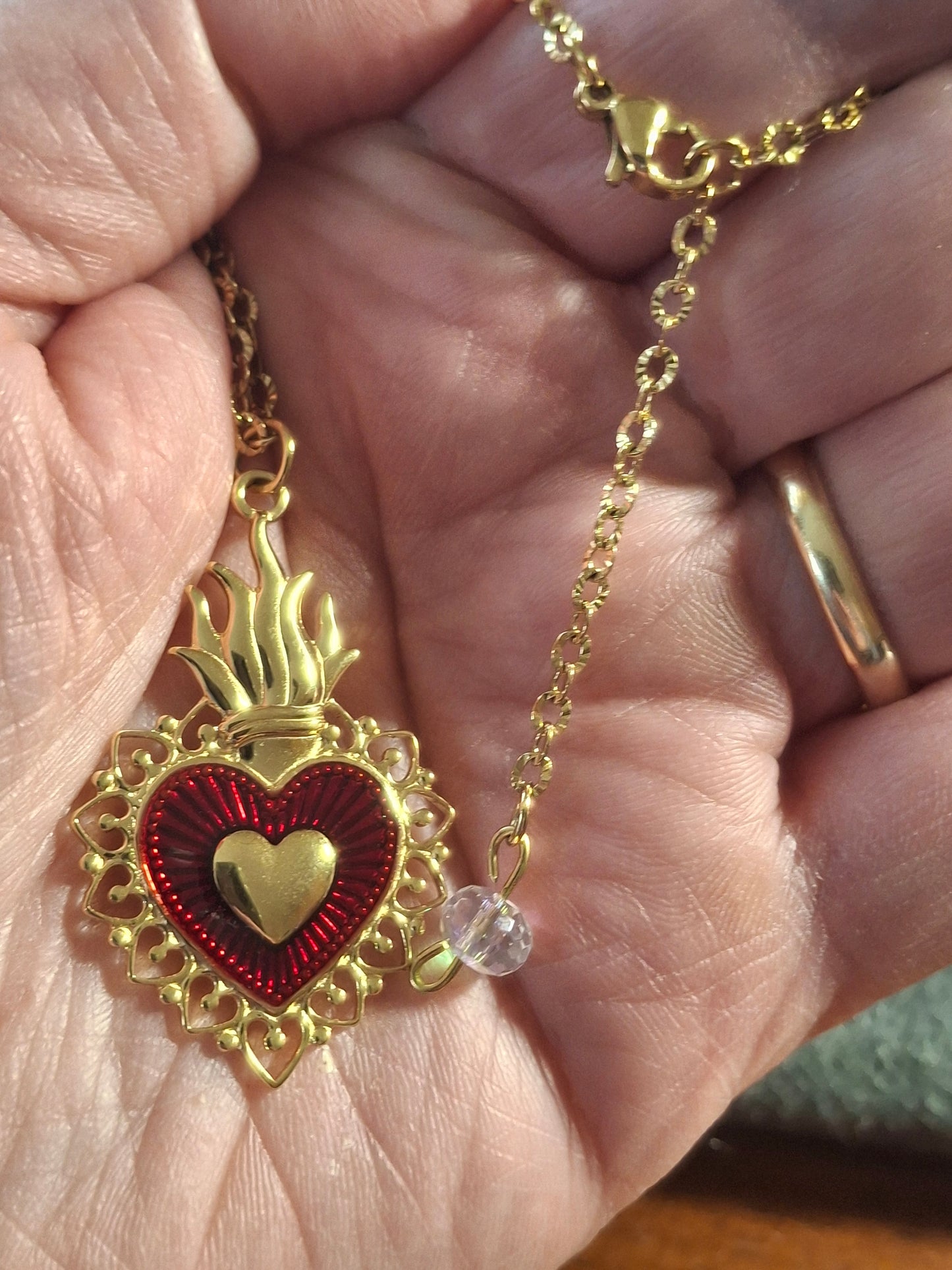 Stainless steel chain necklace, baroque heart style, red enamel, 18k gold plated