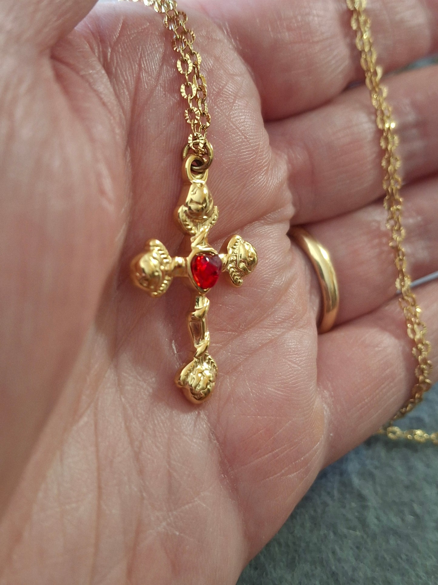 Collier chaîne dorée acier inoxydable stainless steel 316 ,croix rétro stainless steel 316  poli de qualité supérieure