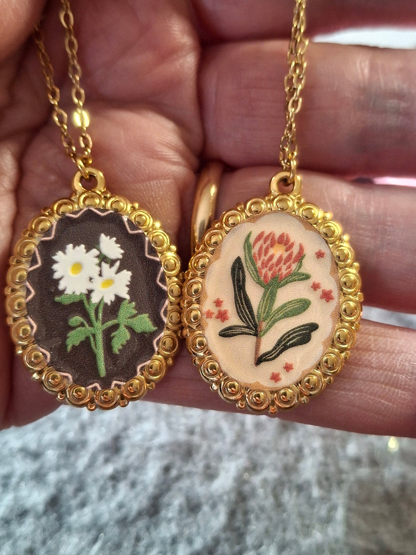 Collier chaîne dorée acier inoxydable stainless steel 316 grand pendentif rétro stainless steel 316