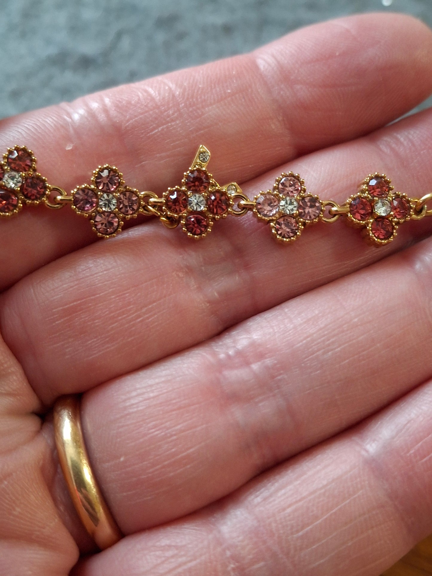 Armband Kette Edelstahl 316 Glieder mit geriffelter Panzerkette und blütenförmiger Kette mit rosafarbenem Kristallbesatz Edelstahl 316 handgefertigt verstellbar