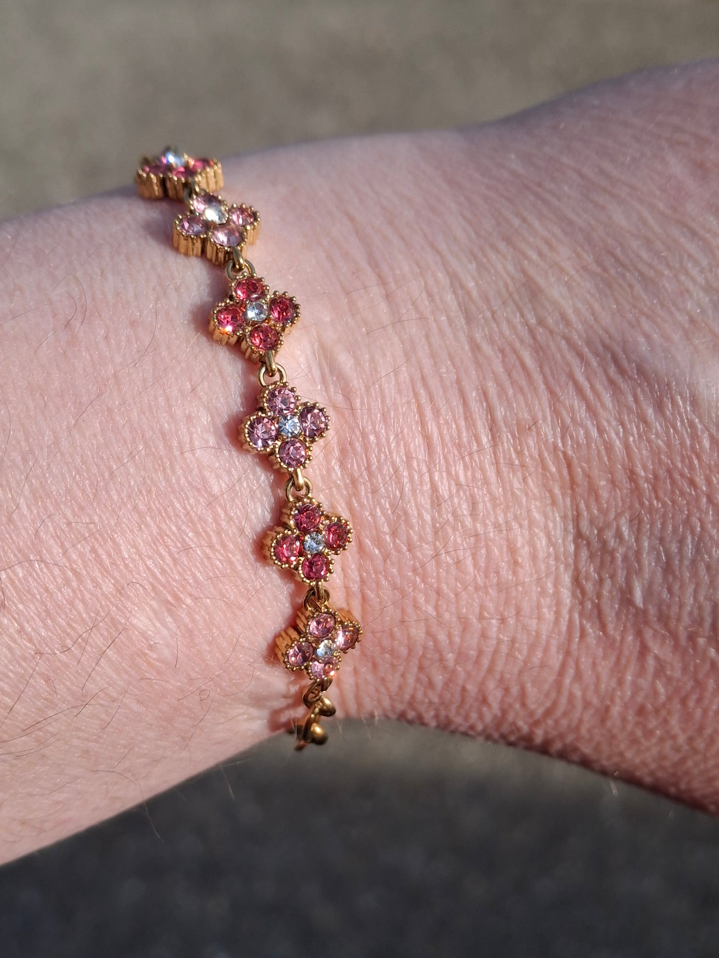 Armband Kette Edelstahl 316 Glieder mit geriffelter Panzerkette und blütenförmiger Kette mit rosafarbenem Kristallbesatz Edelstahl 316 handgefertigt verstellbar