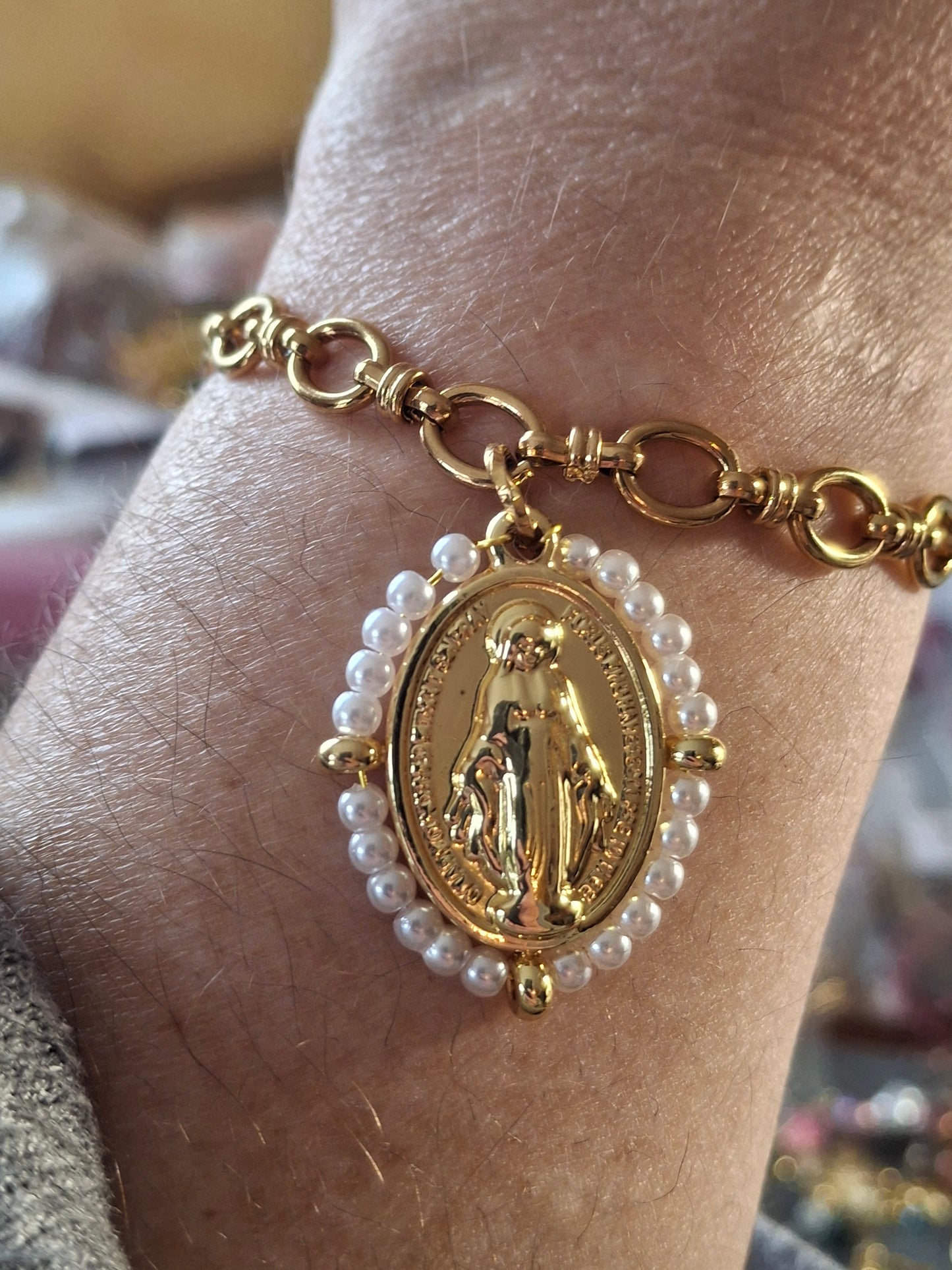 Bracelet chaîne maille gourmette acier inoxydable stainless steel 316 et grande médaille madone stainless steel et perles en cristal à facettes