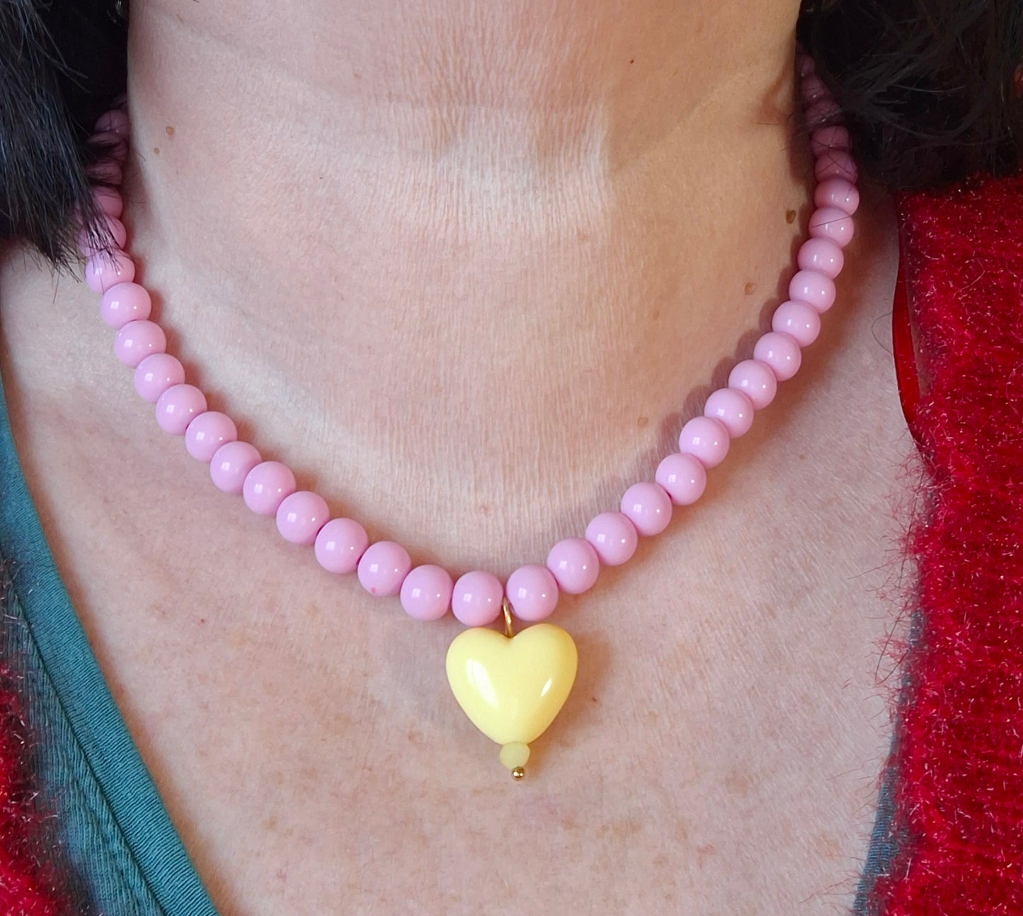 Collier perles acrylique coloré coeur handmade