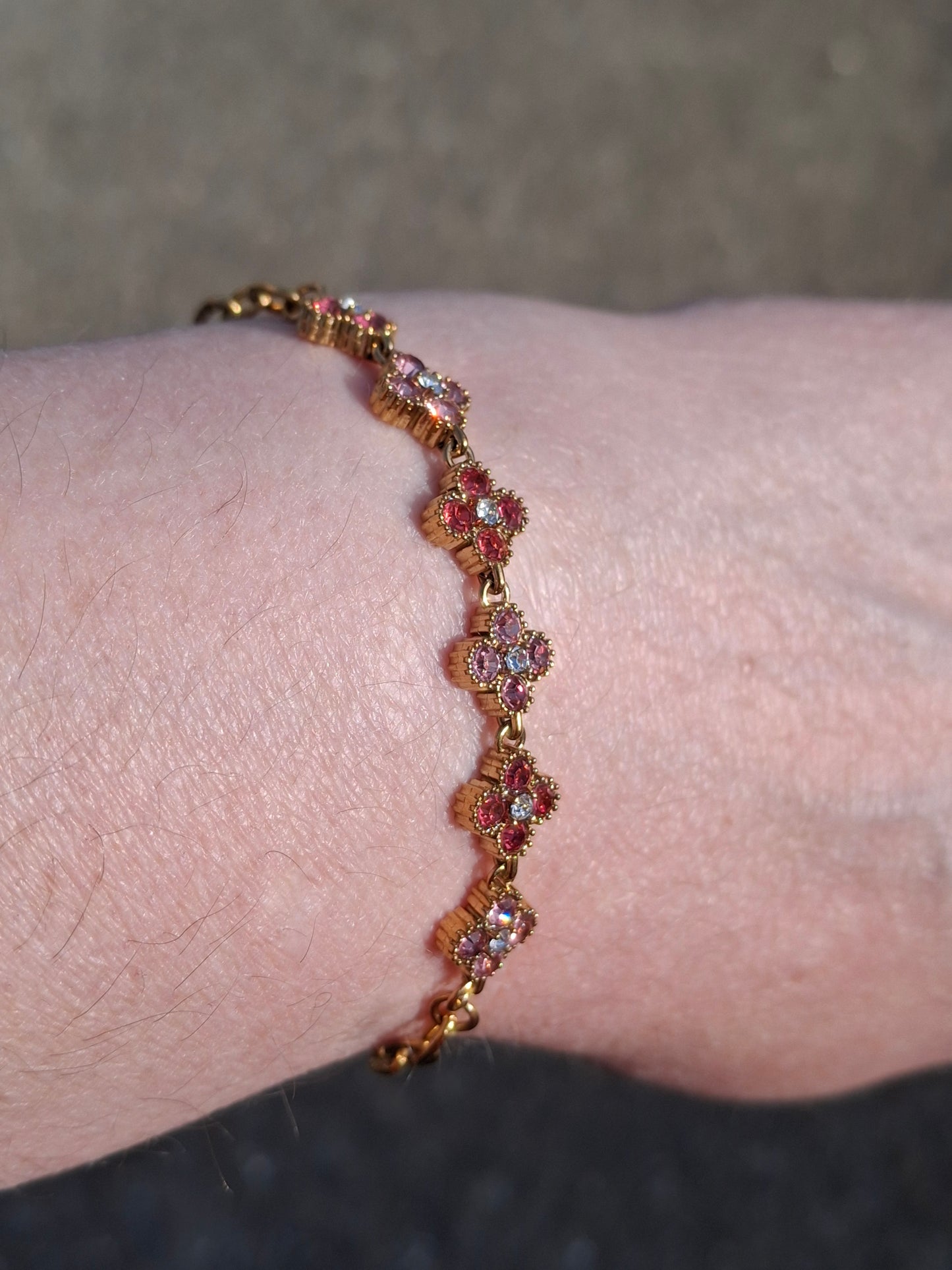 Armband Kette Edelstahl 316 Glieder mit geriffelter Panzerkette und blütenförmiger Kette mit rosafarbenem Kristallbesatz Edelstahl 316 handgefertigt verstellbar