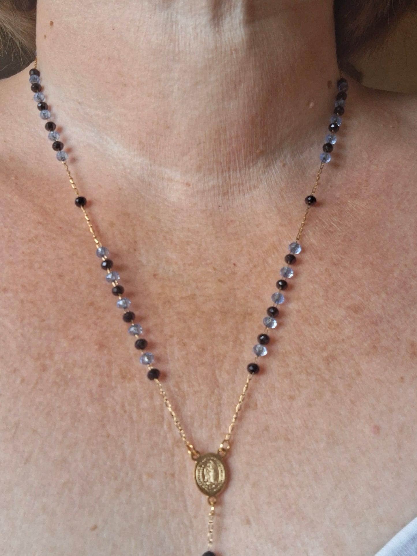 Collier chapelet, Collier lasso en acier inoxydable stainless steel 316 et perles en cristal madone et croix