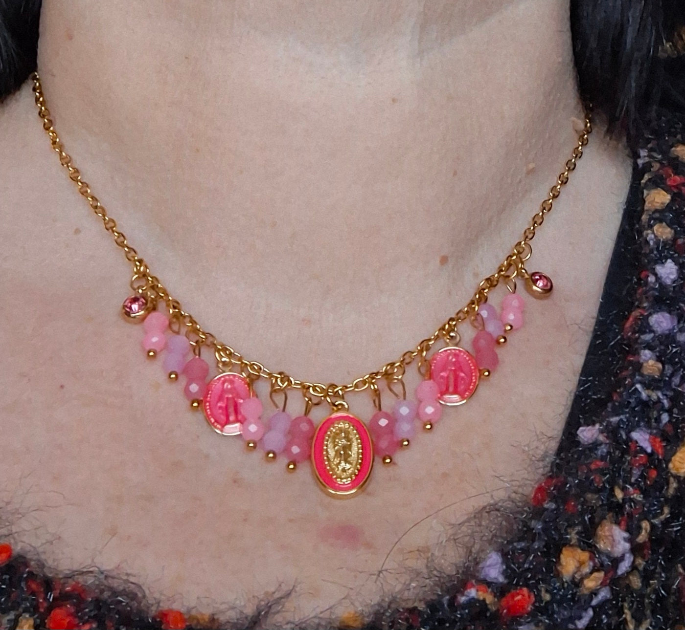 Halskette aus vergoldetem Edelstahl (316) mit Madonna-Anhängern und handgefertigten Perlen