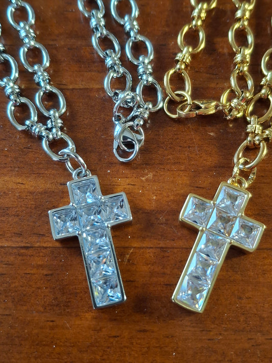 Sehr schöne Halskette aus Edelstahl 316, polierter Anhänger in Kreuzform aus Edelstahl 316.