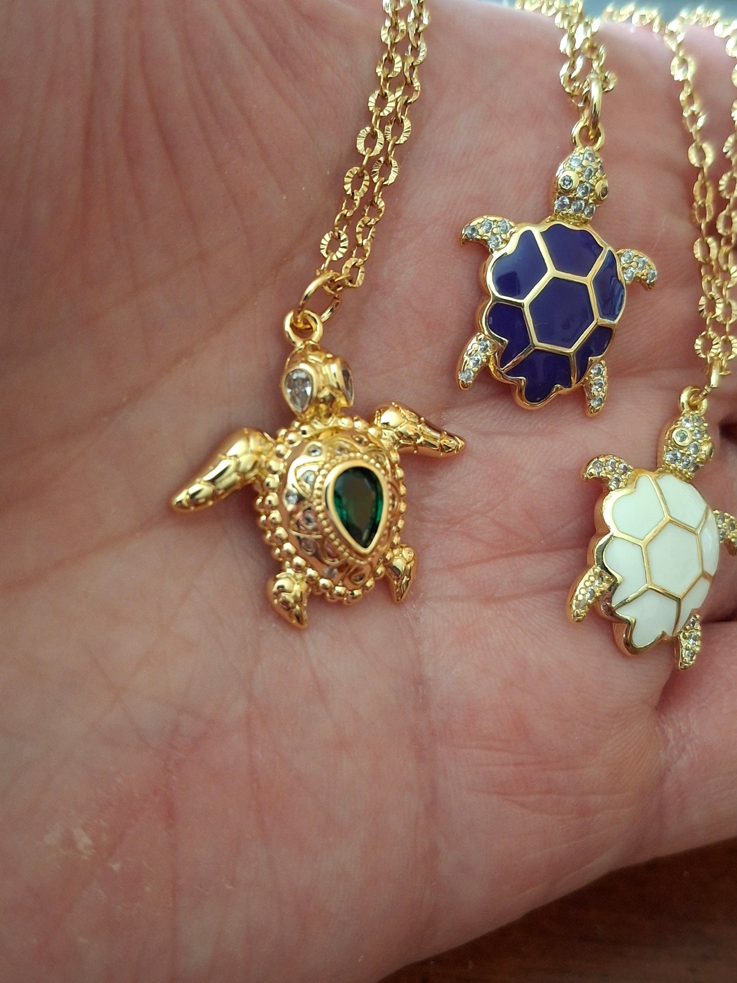 Collier chaîne dorée acier inoxydable Pendentif tortue cuivre plaqué or 18K serti zirconium