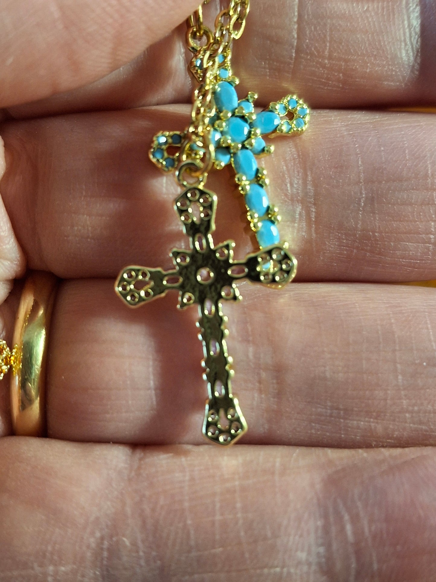 Collier chaîne dorée acier inoxydable stainless steel 316 ,croix plaqué or 18K sertie cristal et zirconium AAA austrian