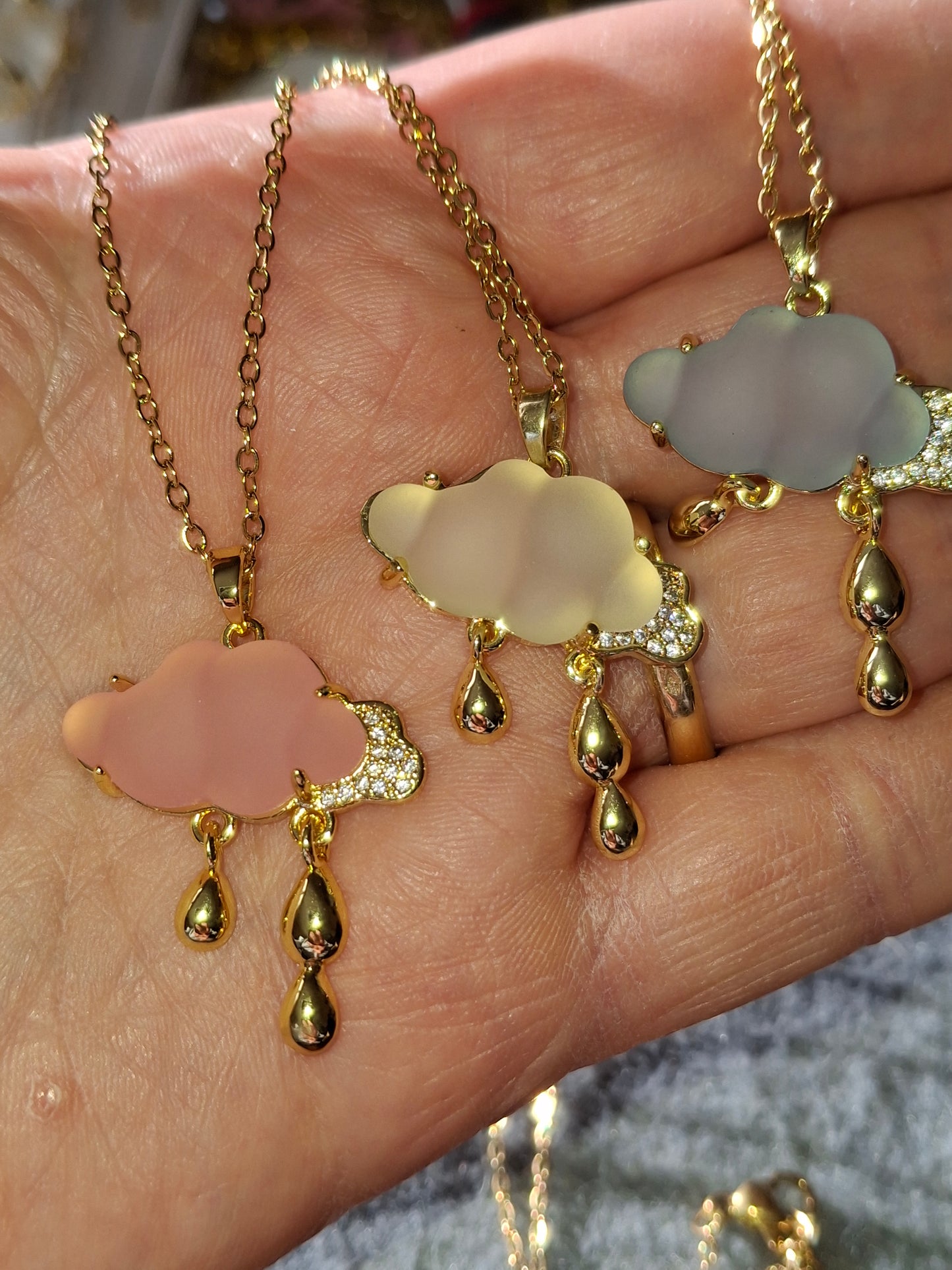 Collier chaîne dorée acier inoxydable stainless steel 316 nuage en résine serti zirconium acier inoxydable stainless steel 316 réglable