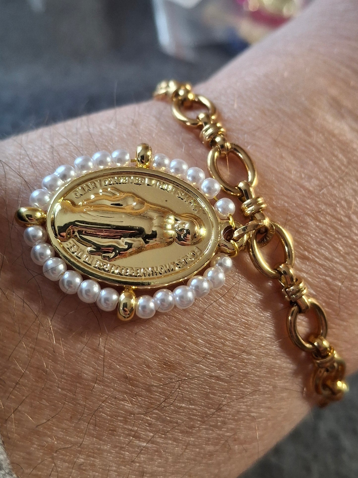 Bracelet chaîne maille gourmette acier inoxydable stainless steel 316 et grande médaille madone stainless steel et perles en cristal à facettes