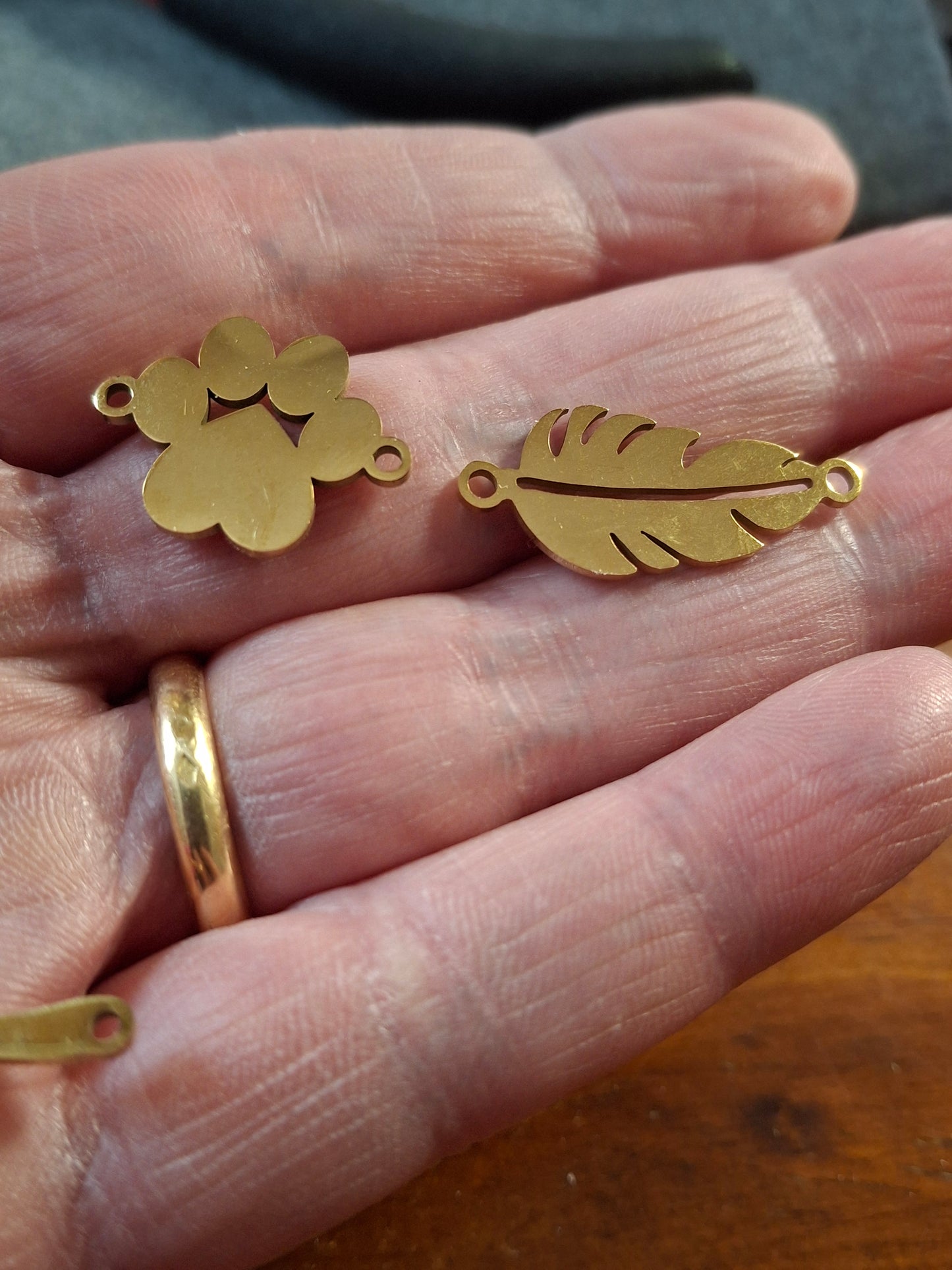 Halskette goldfarbene Edelstahlkette und Edelstahlverbinder