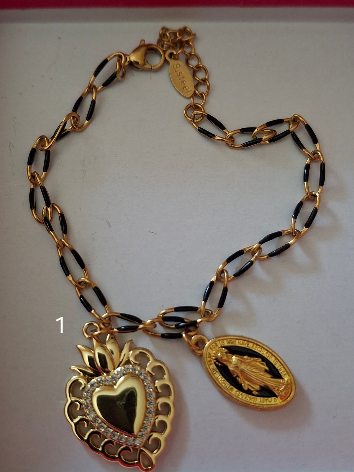 Bracelet chaîne maille gourmette acier inoxydable stainless steel et résine colorée breloques coeur et madone handmade réglable ajustable