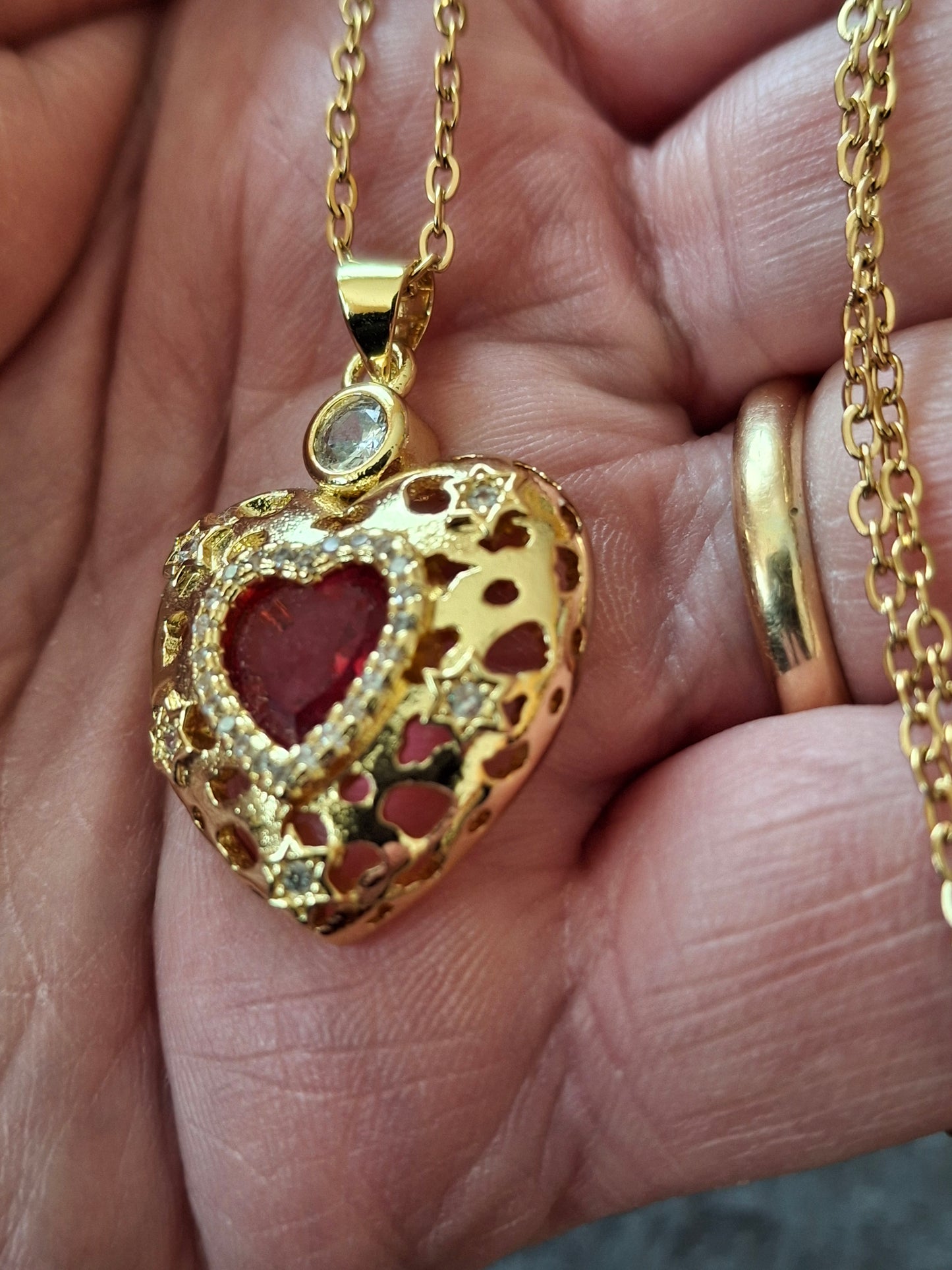 Collier chaîne dorée acier inoxydable stainless steel 316 pendentif coeur plaqué or 18K serti zirconium et cristal AAA austrian