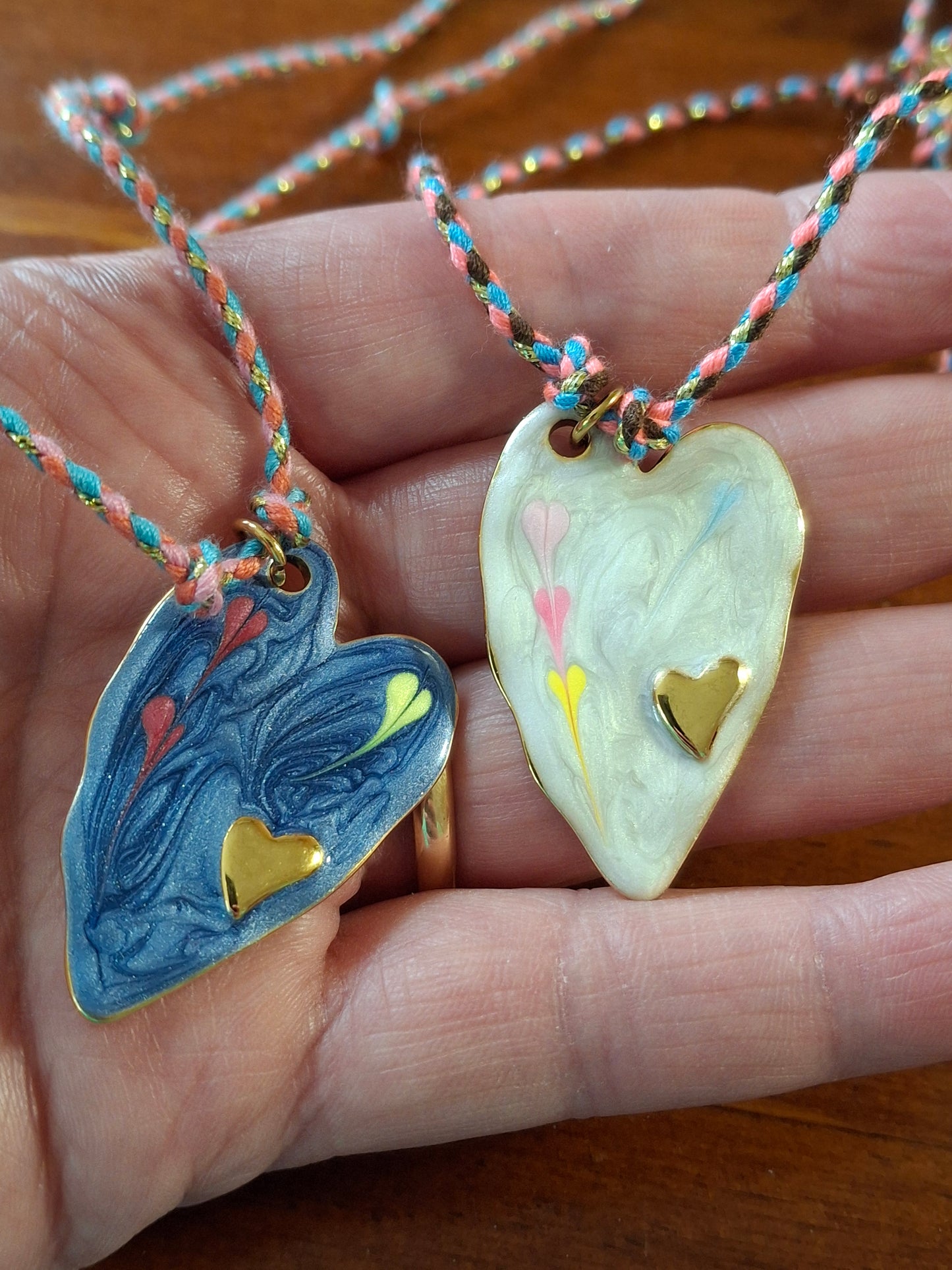 Collier cordon tressé réglable ajustable handmade, pendentif coeur stainless steel 316 et email