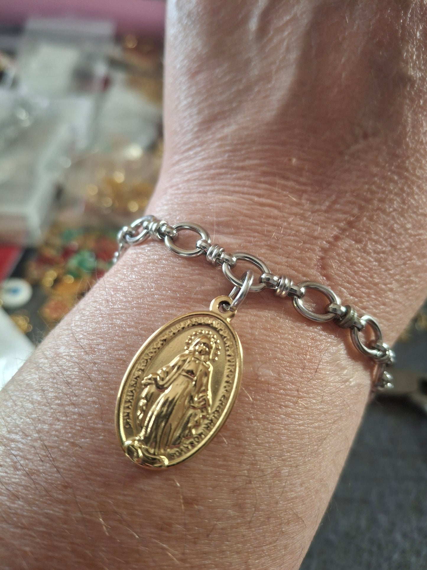 Bracelet très belle chaîne maille gourmette acier inoxydable stainless steel 316 ,pendentif madone stainless steel 316