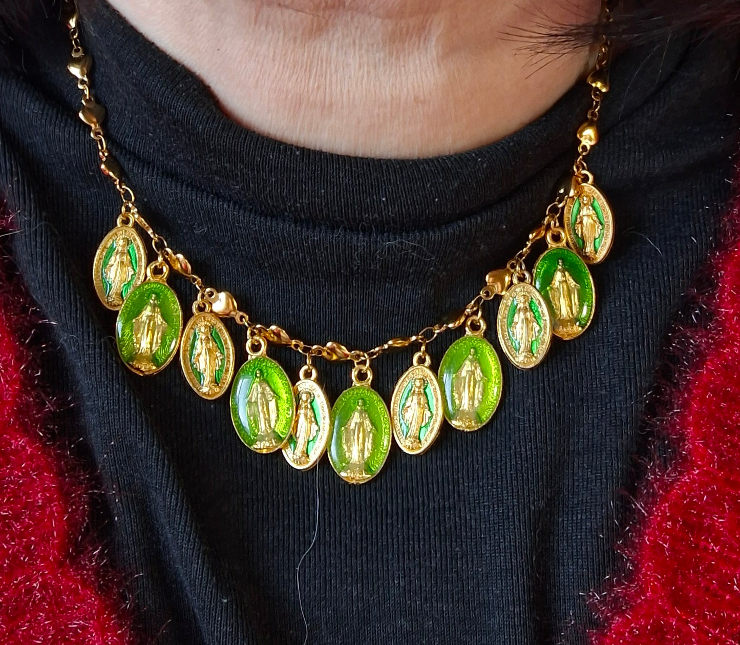 Collier chaîne dorée acier inoxydable stainless steel motif fleur breloques madone handmade réglable