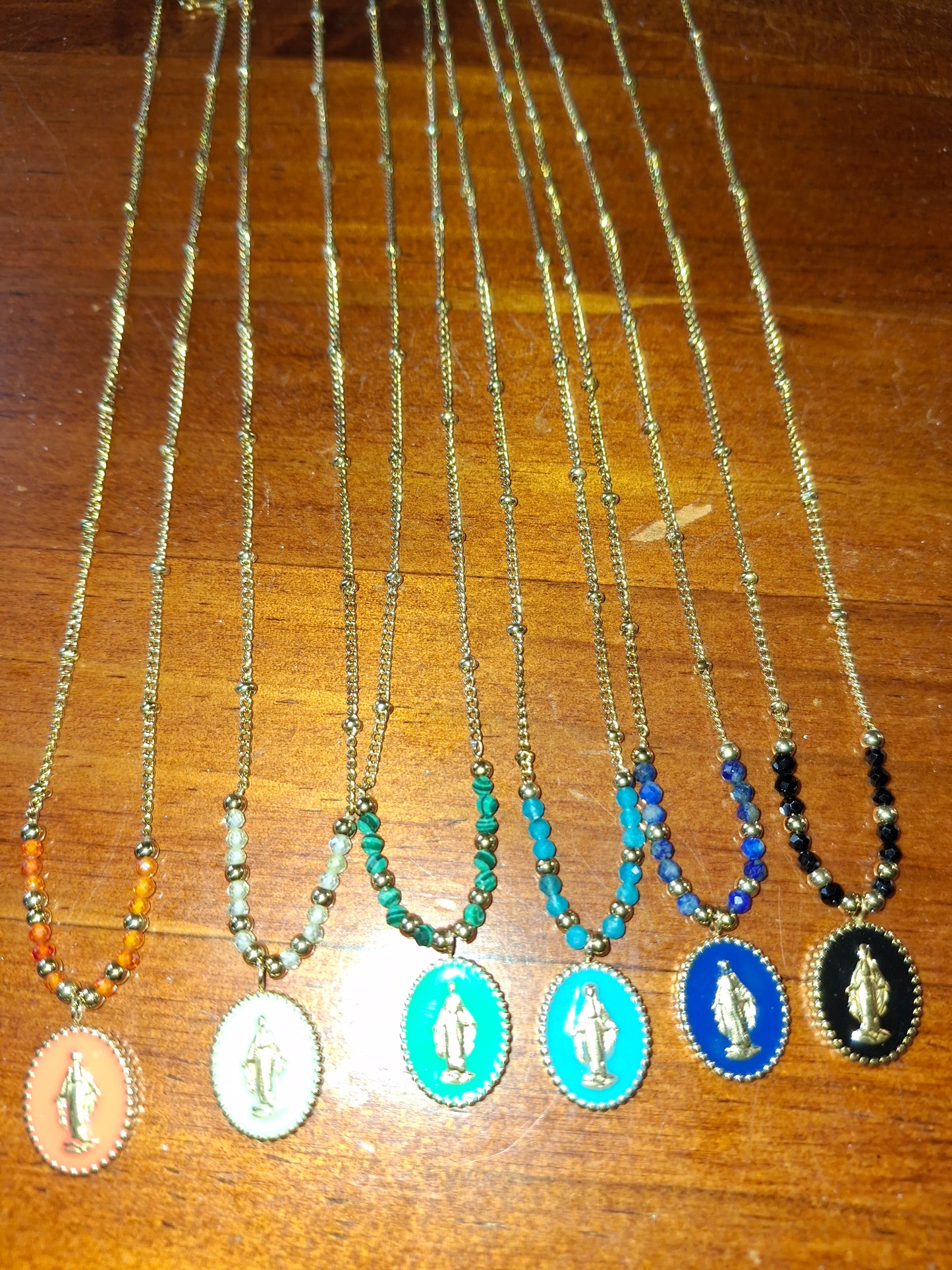 Collier chaîne dorée acier inoxydable stainless steel 316 ,perles, madone stainless steel 316 et email coloré plaqué or réglable ajustable