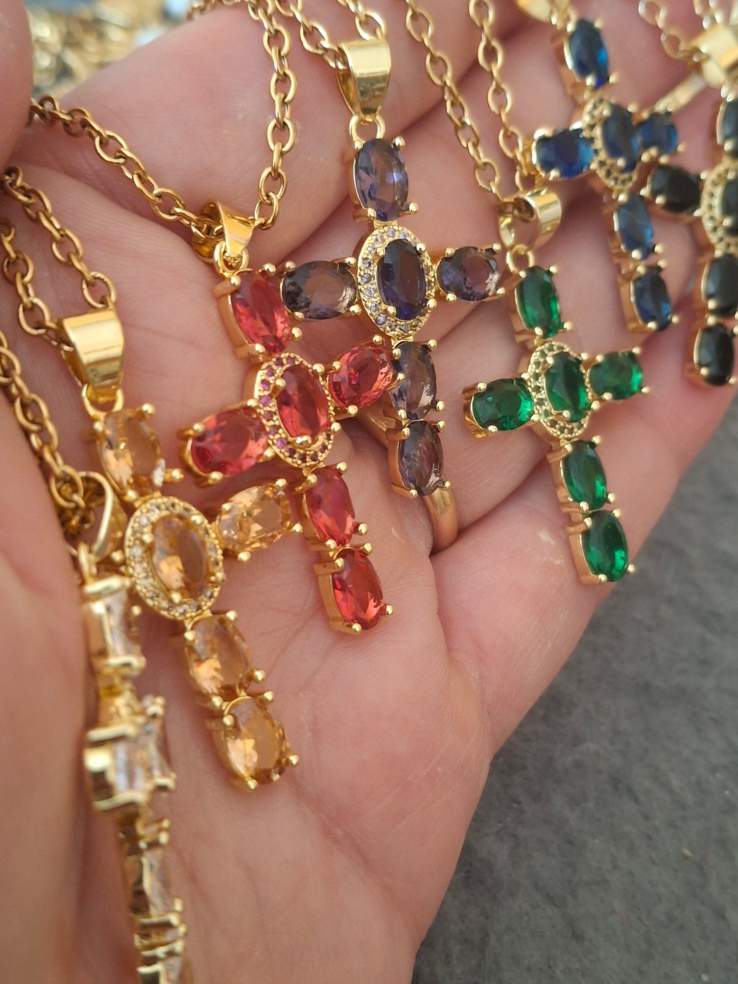 Goldene Halskette aus 316er Edelstahl und 18K vergoldetem Kreuz mit Kristall- und AAA-Zirkonia-Besatz