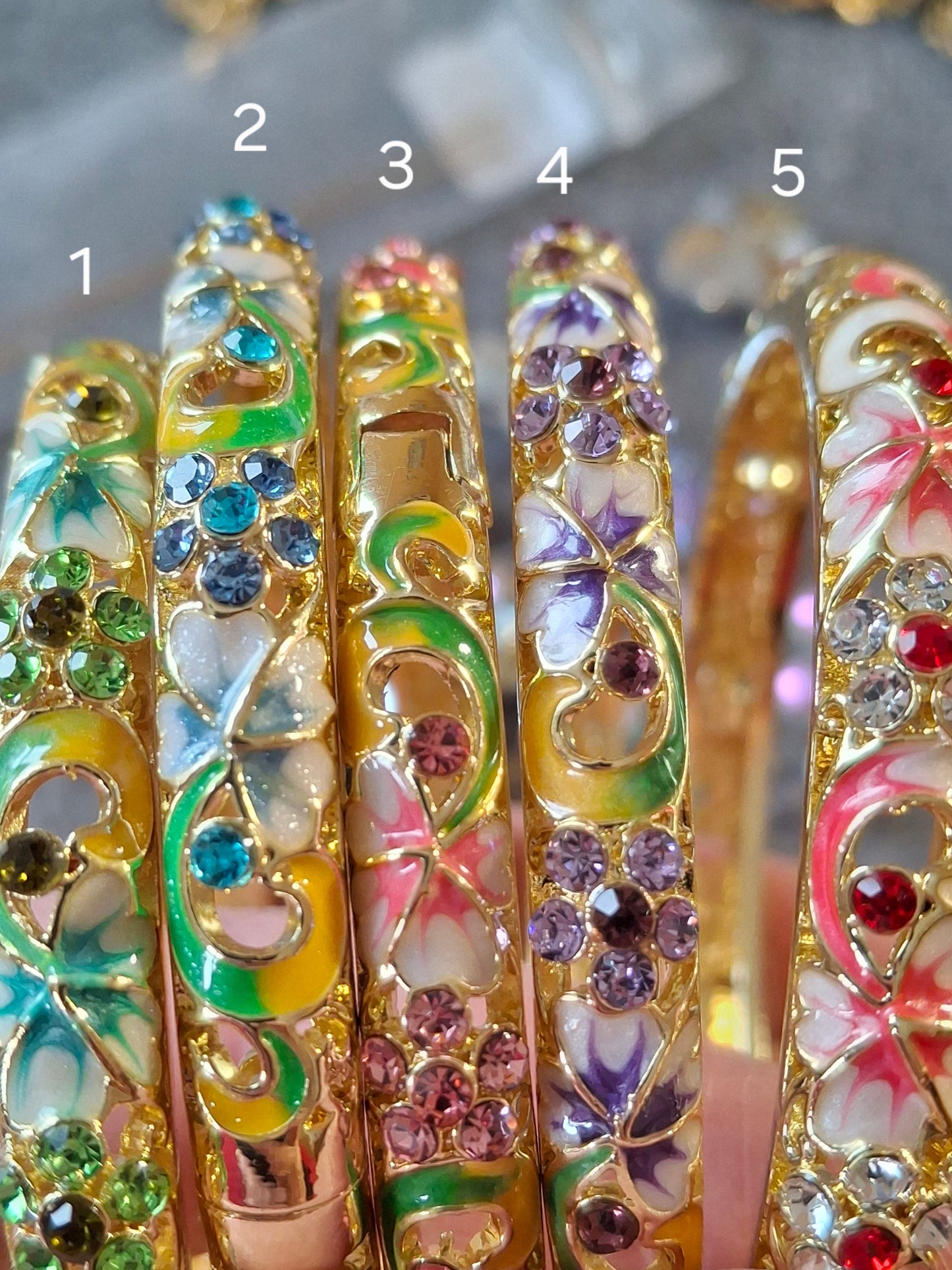 Jonc rigide vintage en email cloisonné serti zirconium