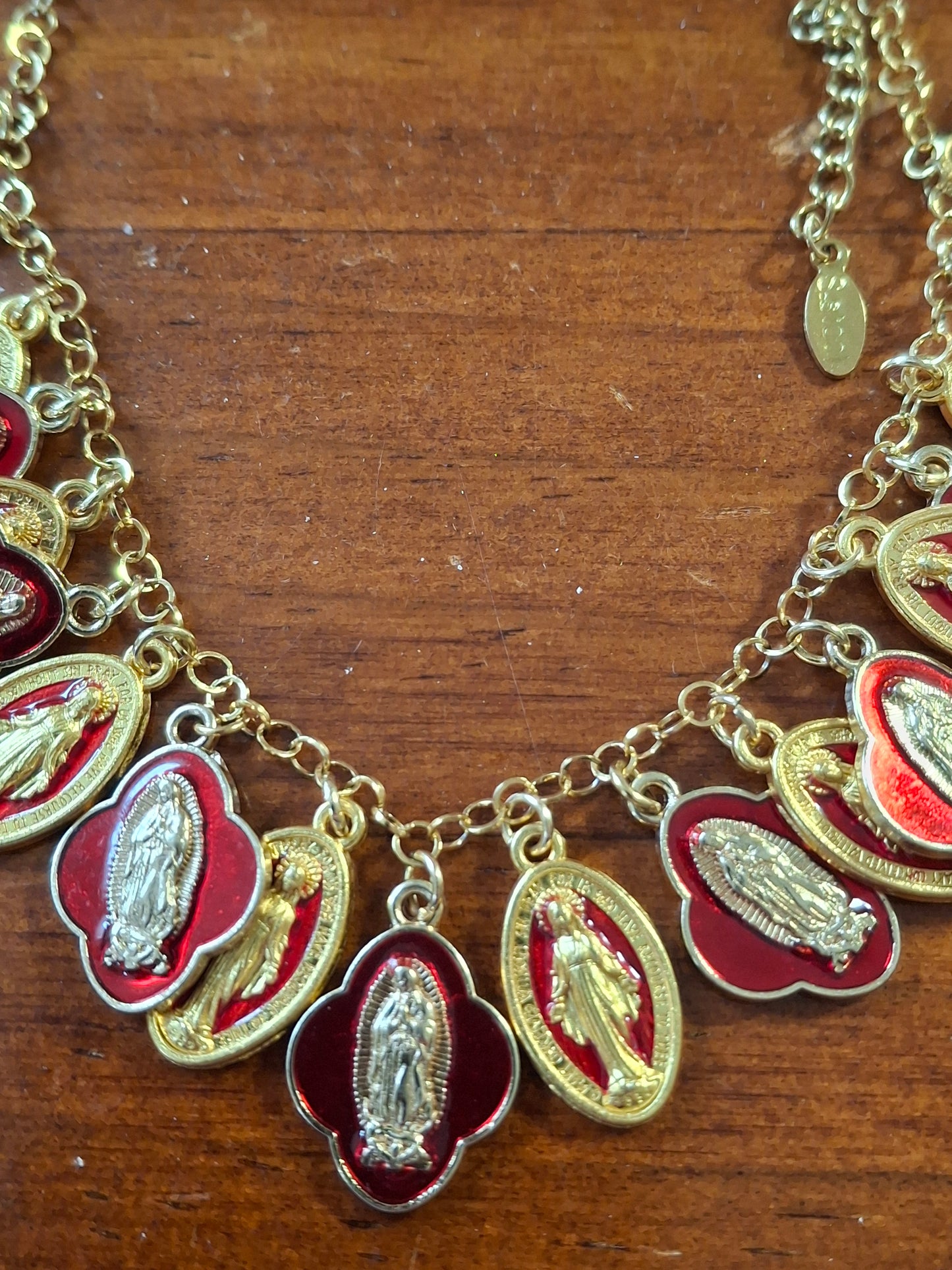 Collier chaîne dorée acier inoxydable rolo plaqué or et breloques madone handmade