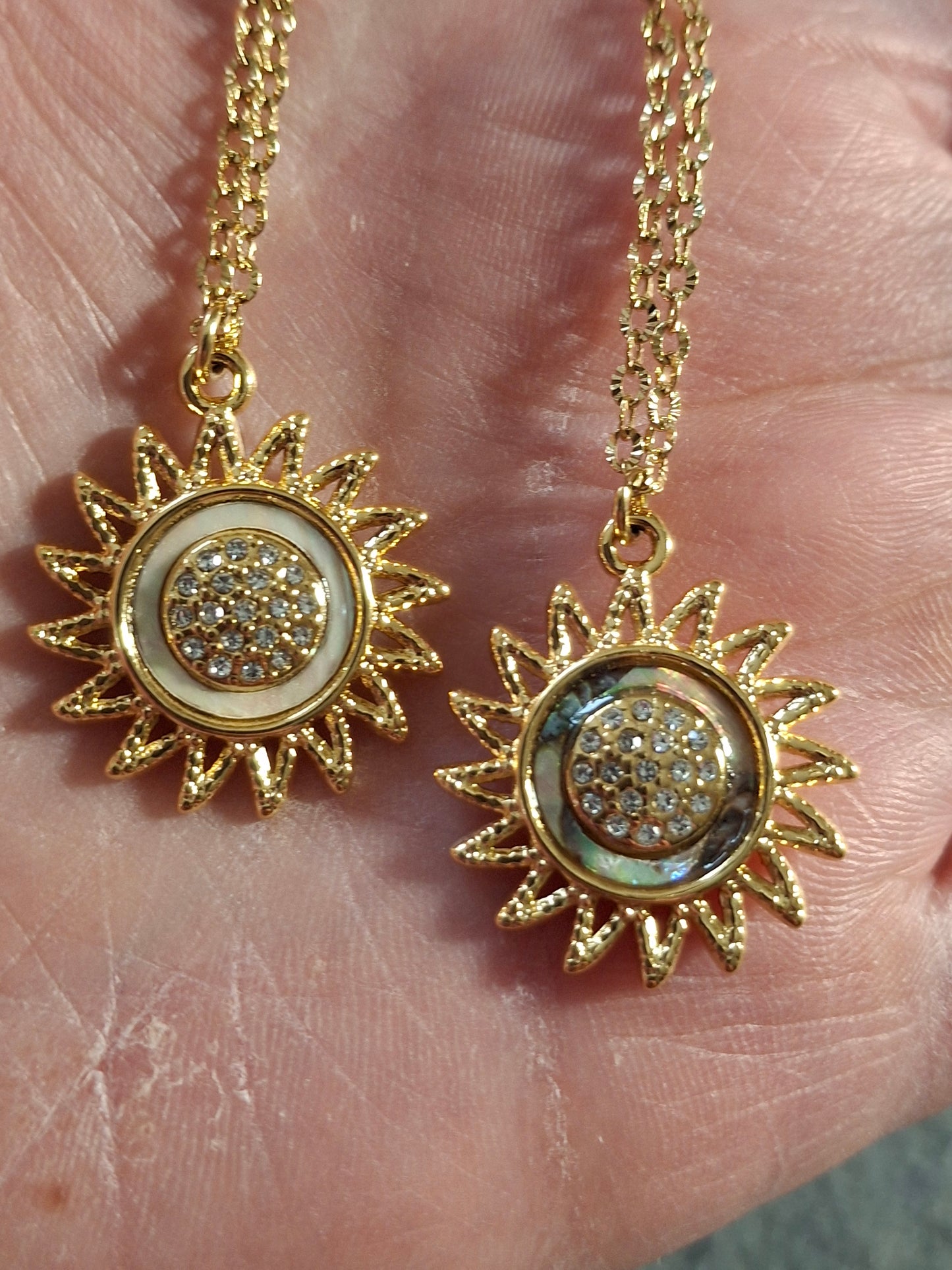 Collier chaîne dorée acier inoxydable stainless steel 316 pendentif soleil stainless steel 316 serti zirconium