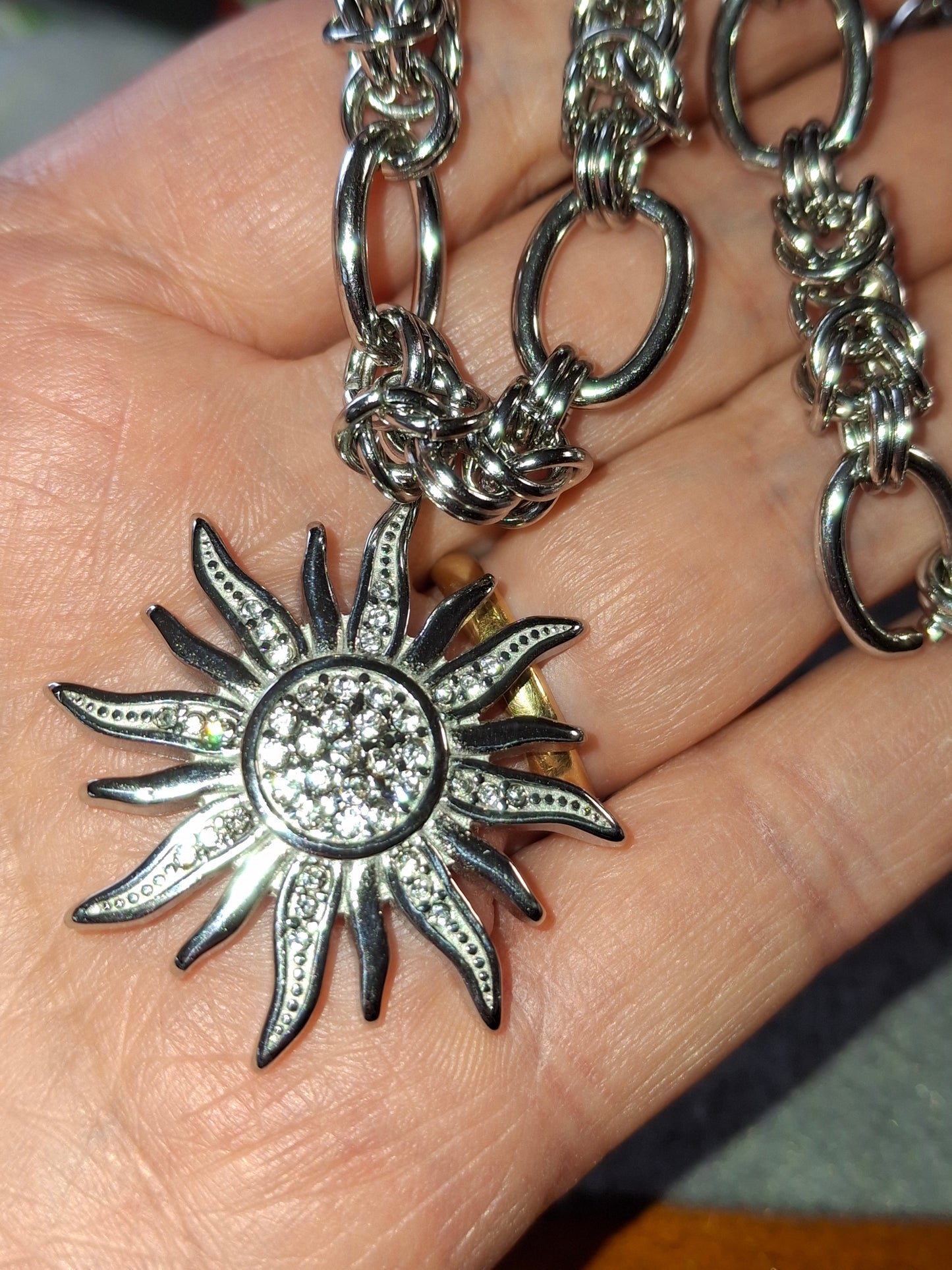 Collier très belle chaîne acier inoxydable stainless steel 316 de qualité supérieure grand pendentif soleil stainless steel 316 poli serti zirconium