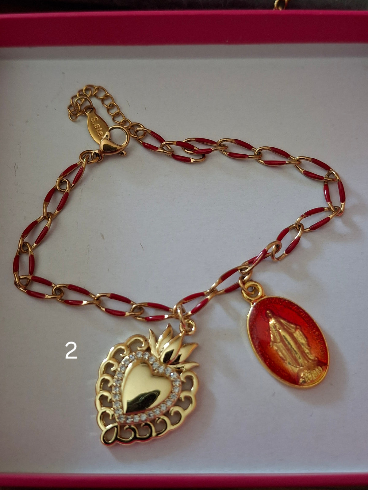 Bracelet chaîne maille gourmette acier inoxydable stainless steel et résine colorée breloques coeur et madone handmade réglable ajustable