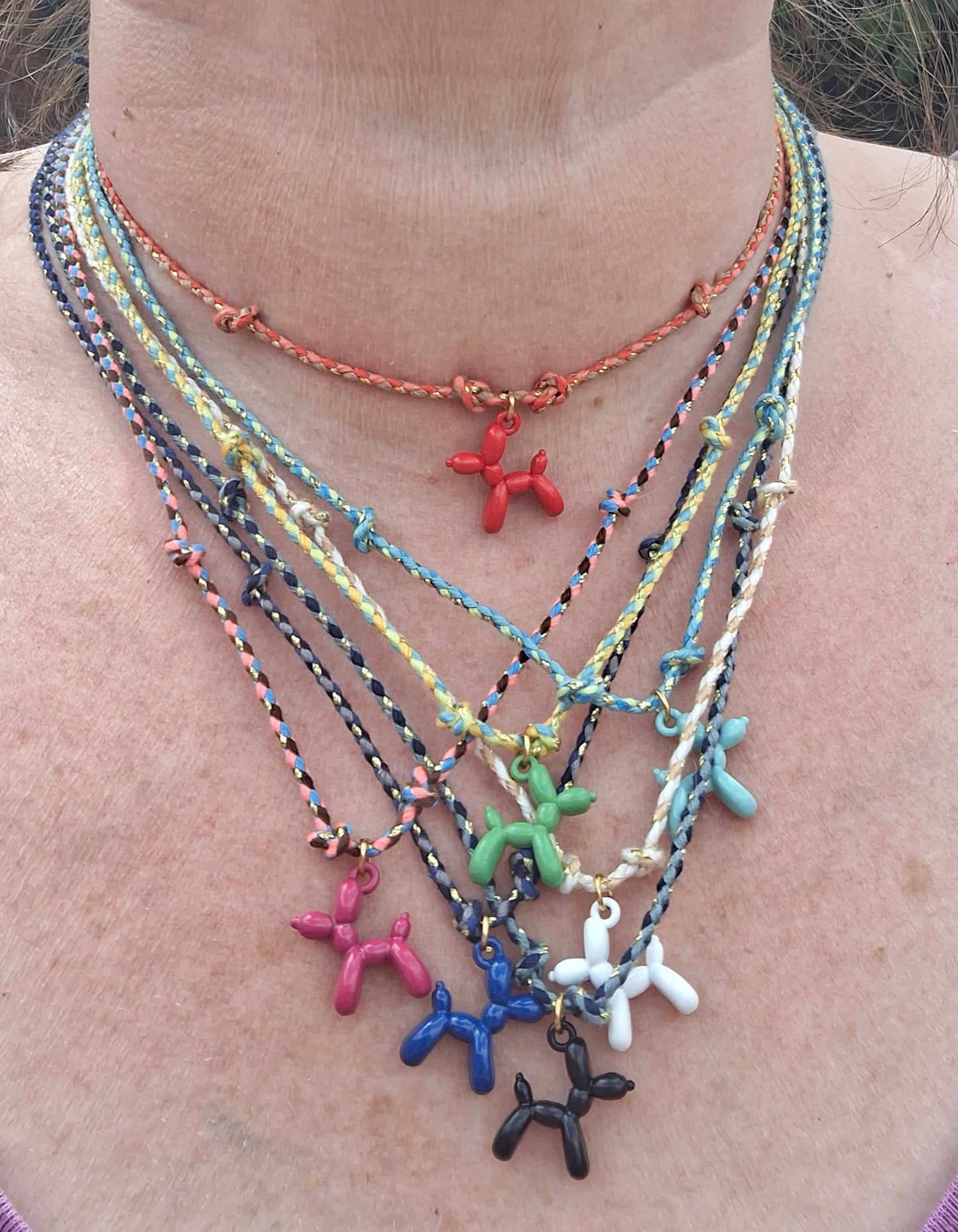 Handgemachte geflochtene Halskette mit Ballonhund