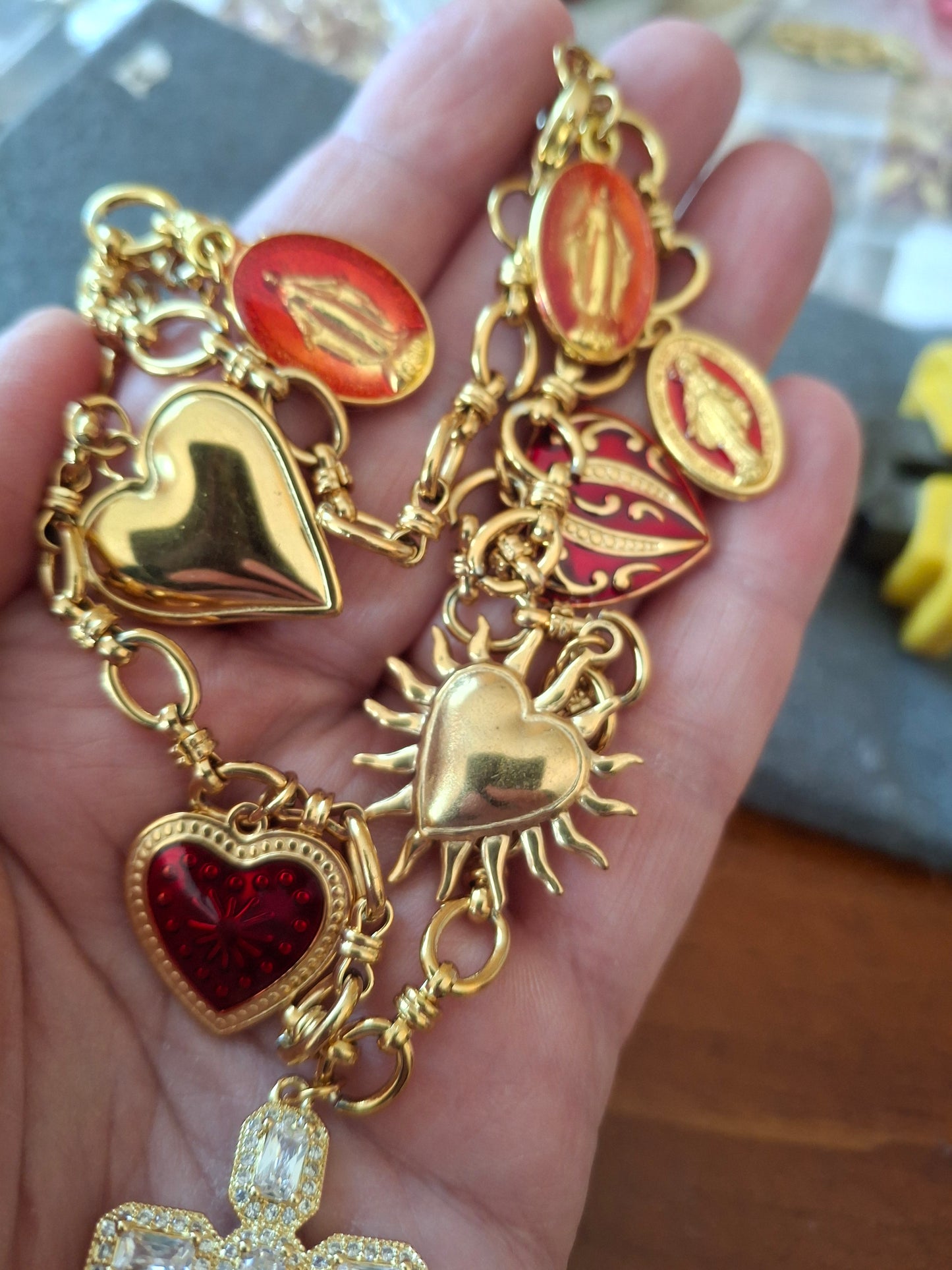 Sautoir chaîne maille gourmette acier inoxydable stainless steel breloques et croix plaqué or 18K handmade réglable