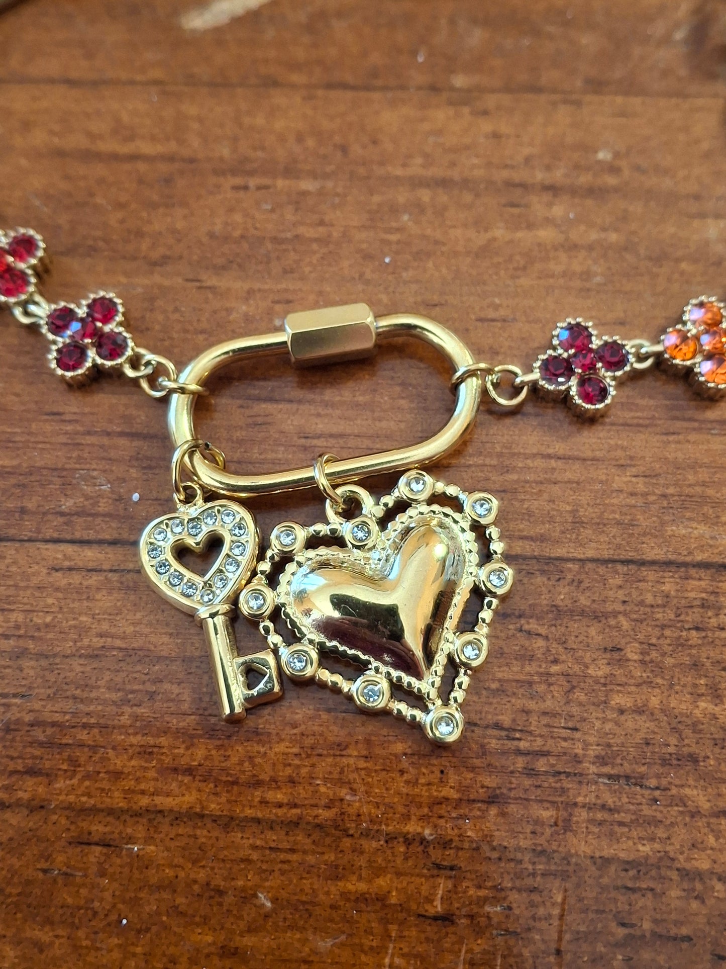 Armband mit sehr schönen hochwertigen Ketten aus Edelstahl 316 und handgefertigten Anhängern aus Edelstahl 316 nach Maß