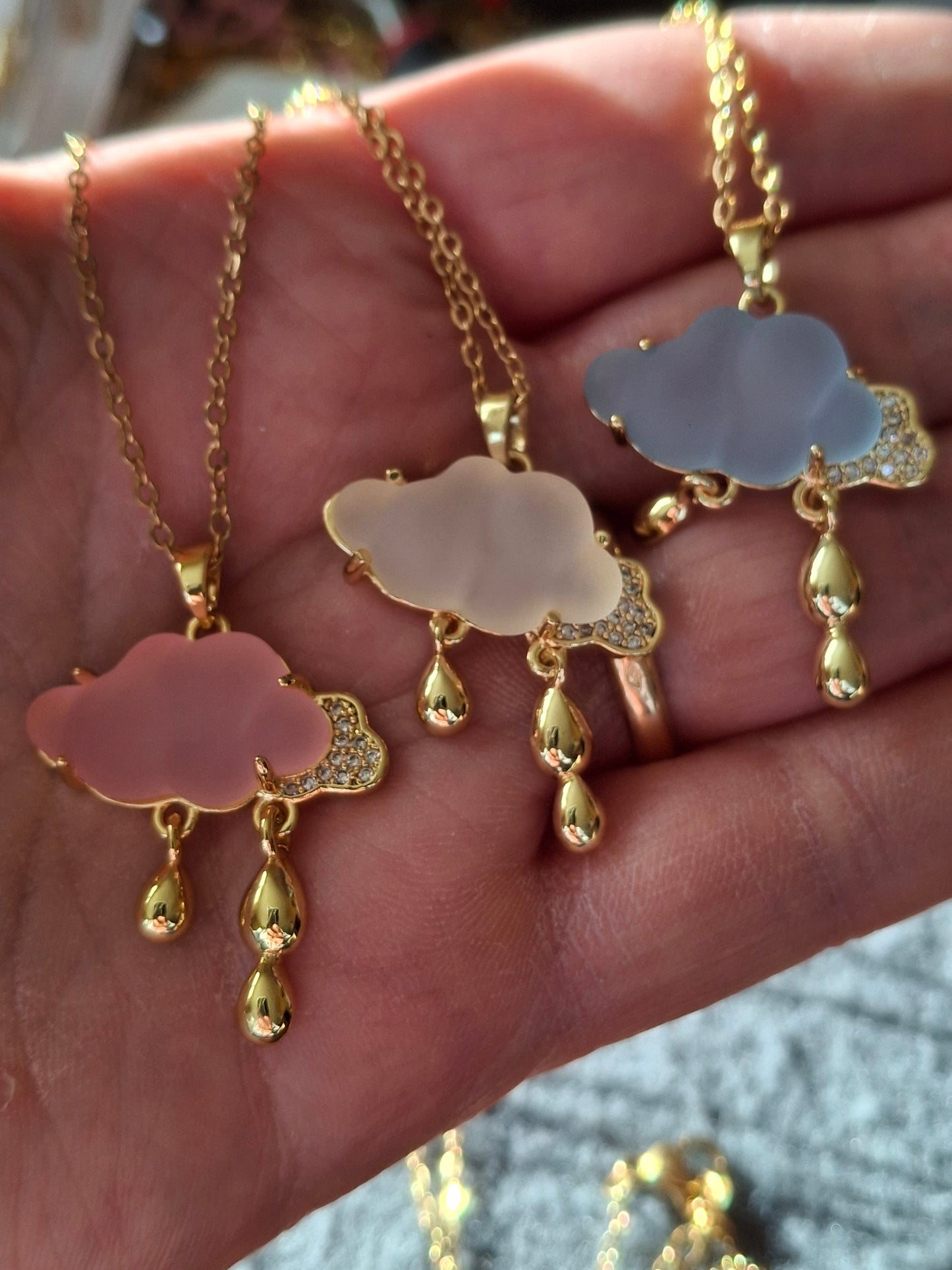 Collier chaîne dorée acier inoxydable stainless steel 316 nuage en résine serti zirconium acier inoxydable stainless steel 316 réglable