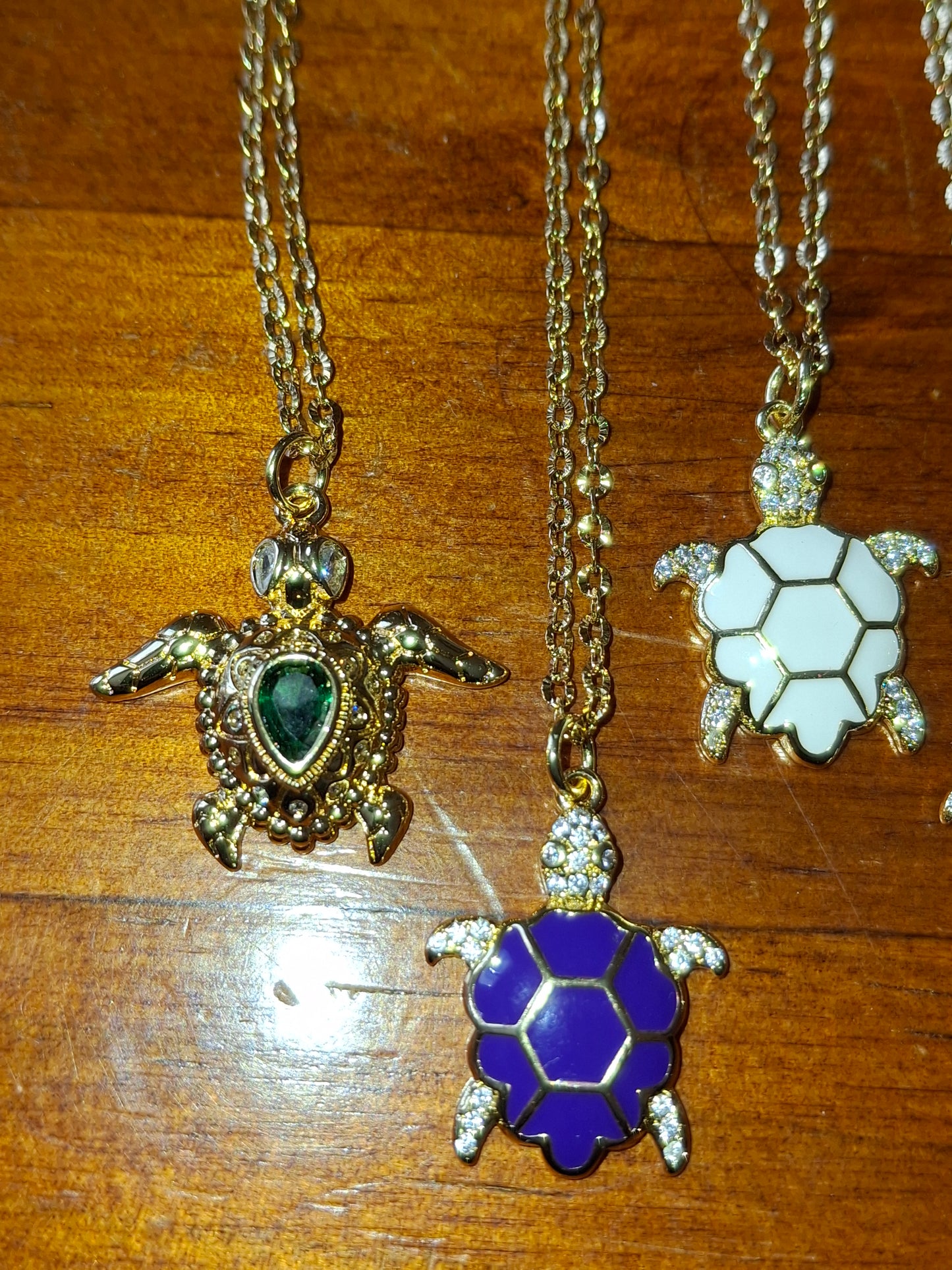 Collier chaîne dorée acier inoxydable Pendentif tortue cuivre plaqué or 18K serti zirconium