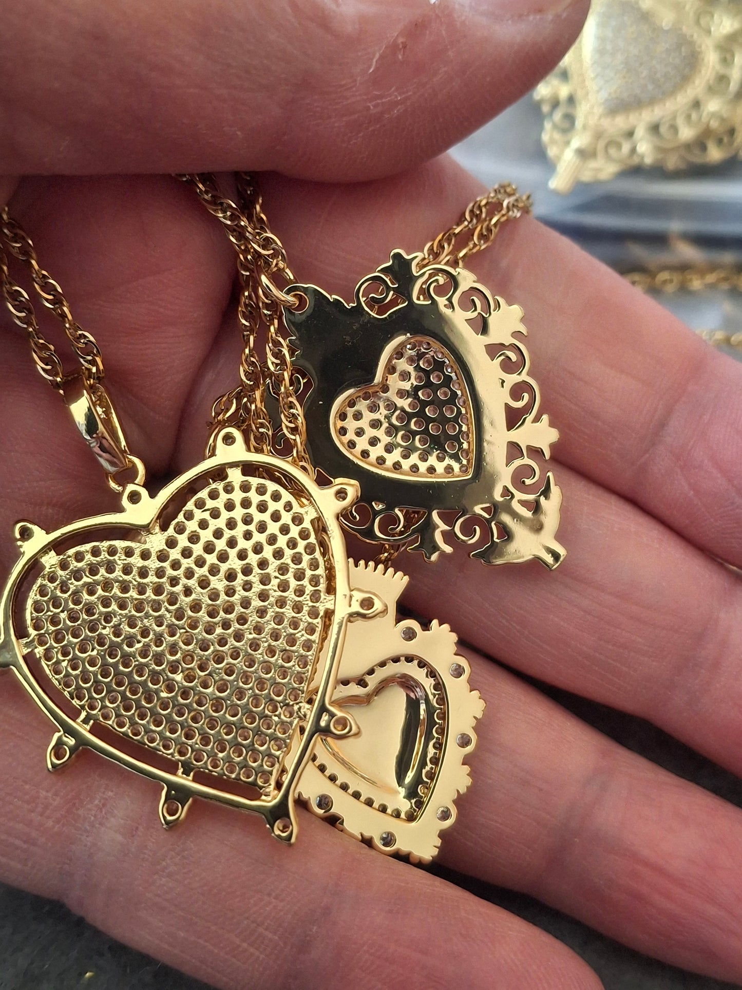 Halskette, gedrehte Kette aus Edelstahl 316, großer Herzanhänger aus 18K vergoldetem Kupfer mit Zirkonia-Besatz