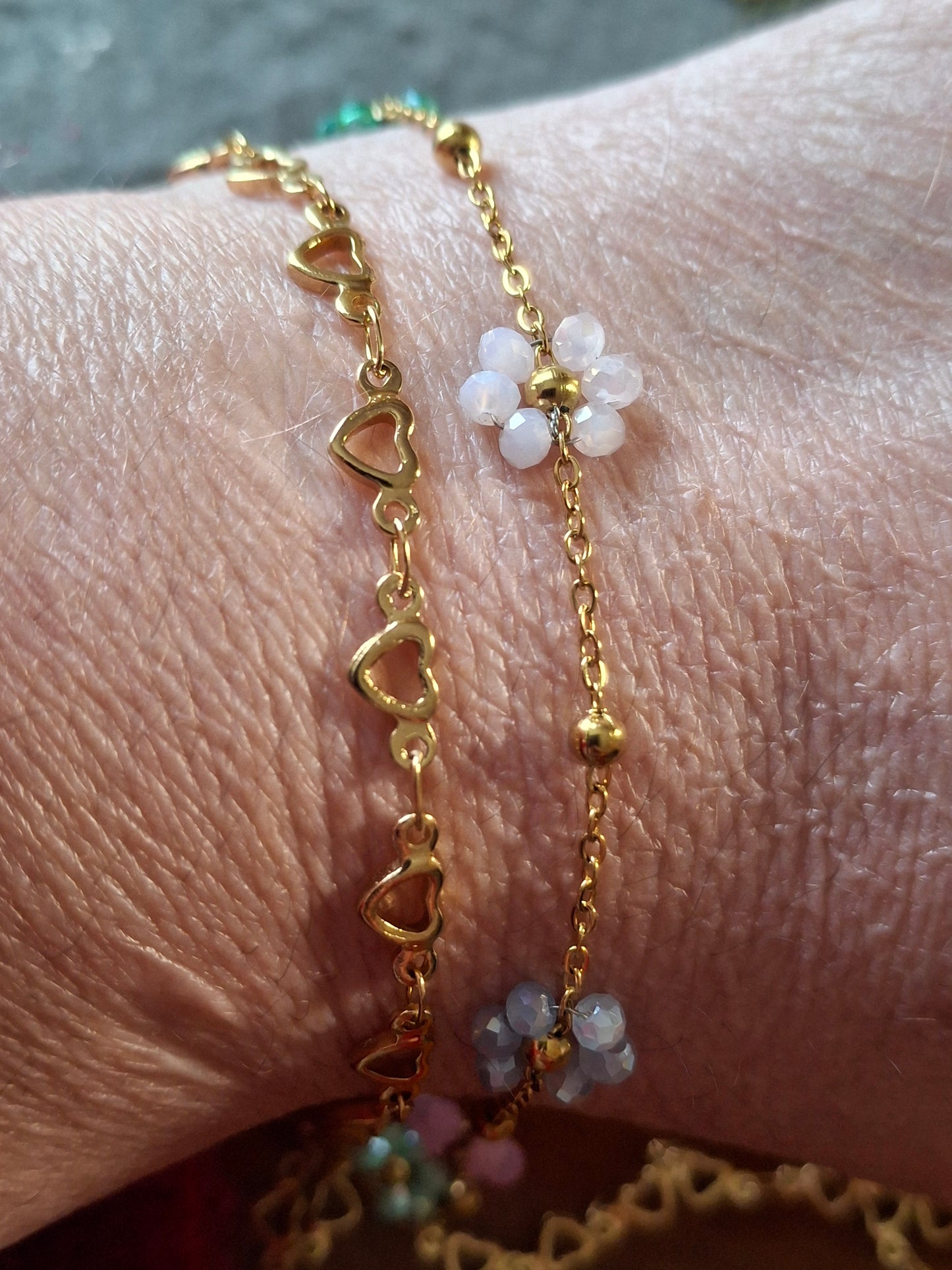 Bracelet double rang chaîne dorée acier inoxydable stainless steel motif fleurs et cœurs uniquement sur mesure