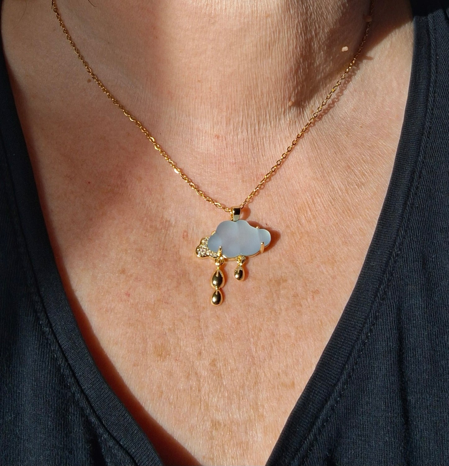 Collier chaîne dorée acier inoxydable stainless steel 316 nuage en résine serti zirconium acier inoxydable stainless steel 316 réglable