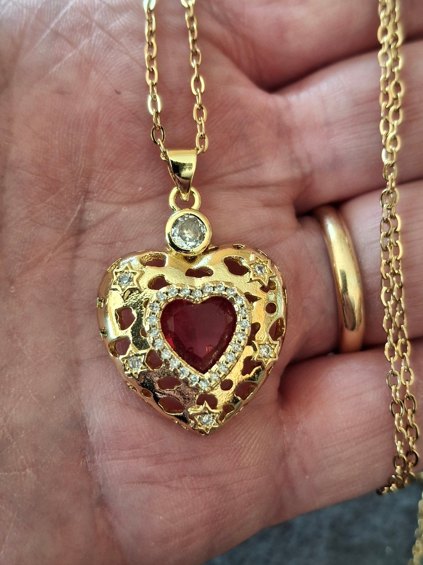 Collier chaîne dorée acier inoxydable stainless steel 316 pendentif coeur plaqué or 18K serti zirconium et cristal AAA austrian