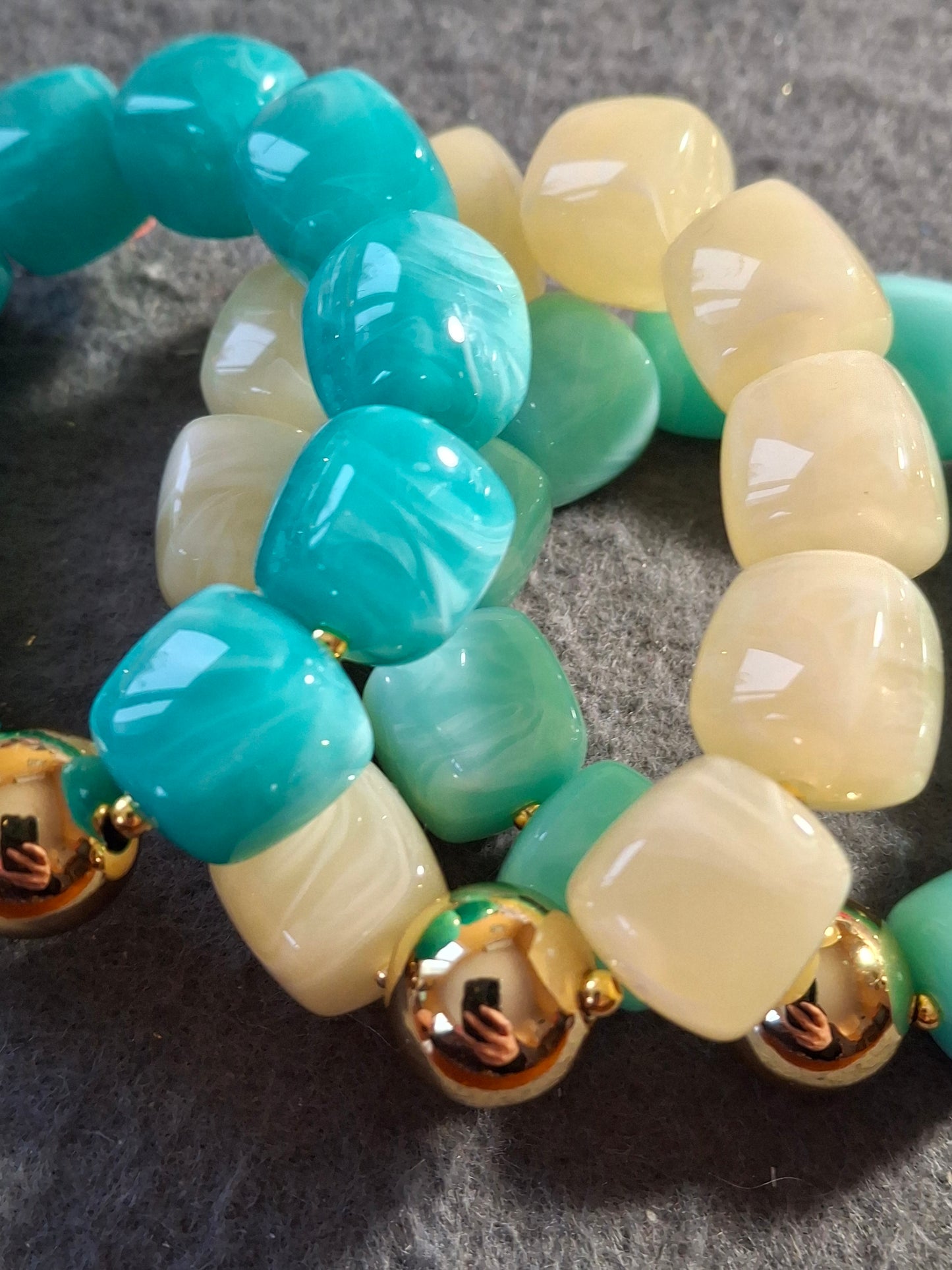 Bracelet perles en acrylique coloré élastique