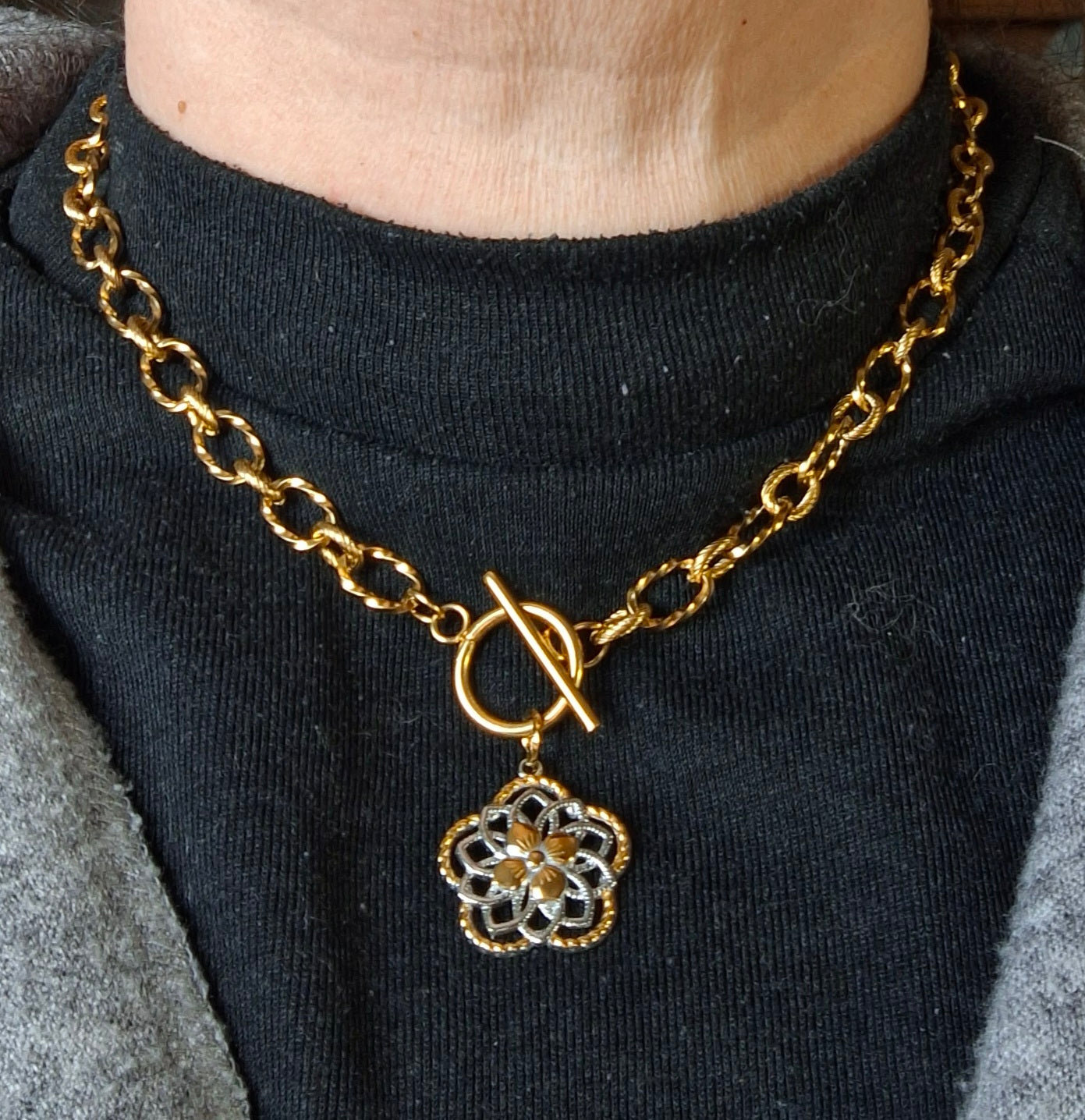 Collier choker chaîne acier inoxydable stainless steel grand fermoir toggle, fleur acier inoxydable stainless steel 316