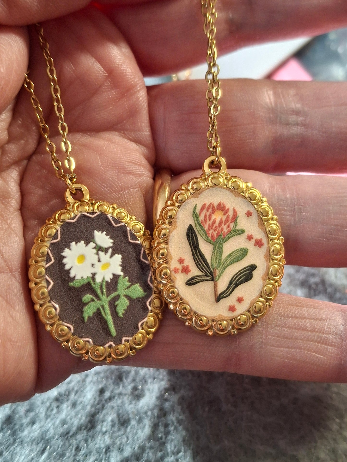 Collier chaîne dorée acier inoxydable stainless steel 316 grand pendentif rétro stainless steel 316