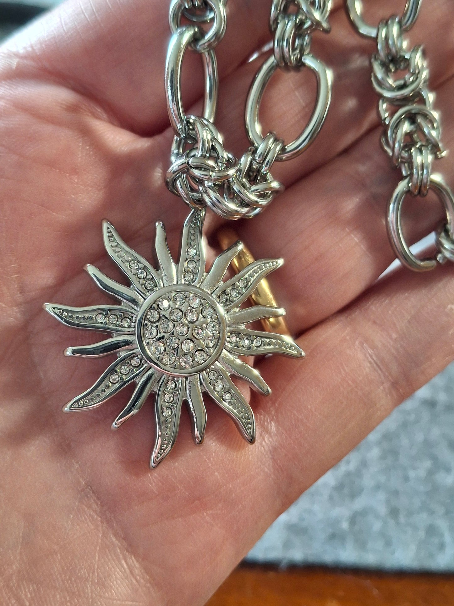 Collier très belle chaîne acier inoxydable stainless steel 316 de qualité supérieure grand pendentif soleil stainless steel 316 poli serti zirconium