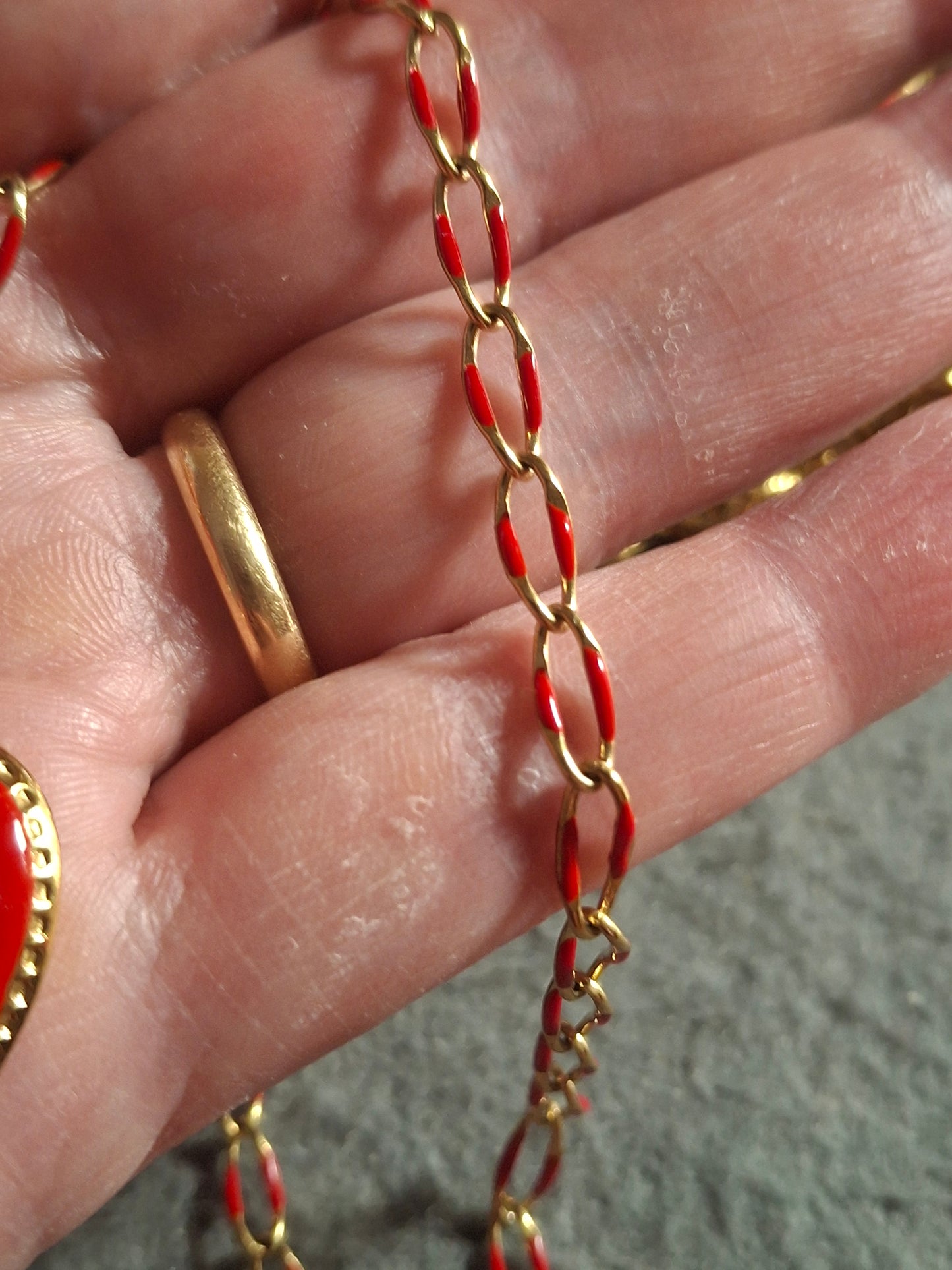 Collier chaîne dorée acier inoxydable stainless steel et email coloré rouge fermoir toggle médaille coeur stainless steel 316 polie