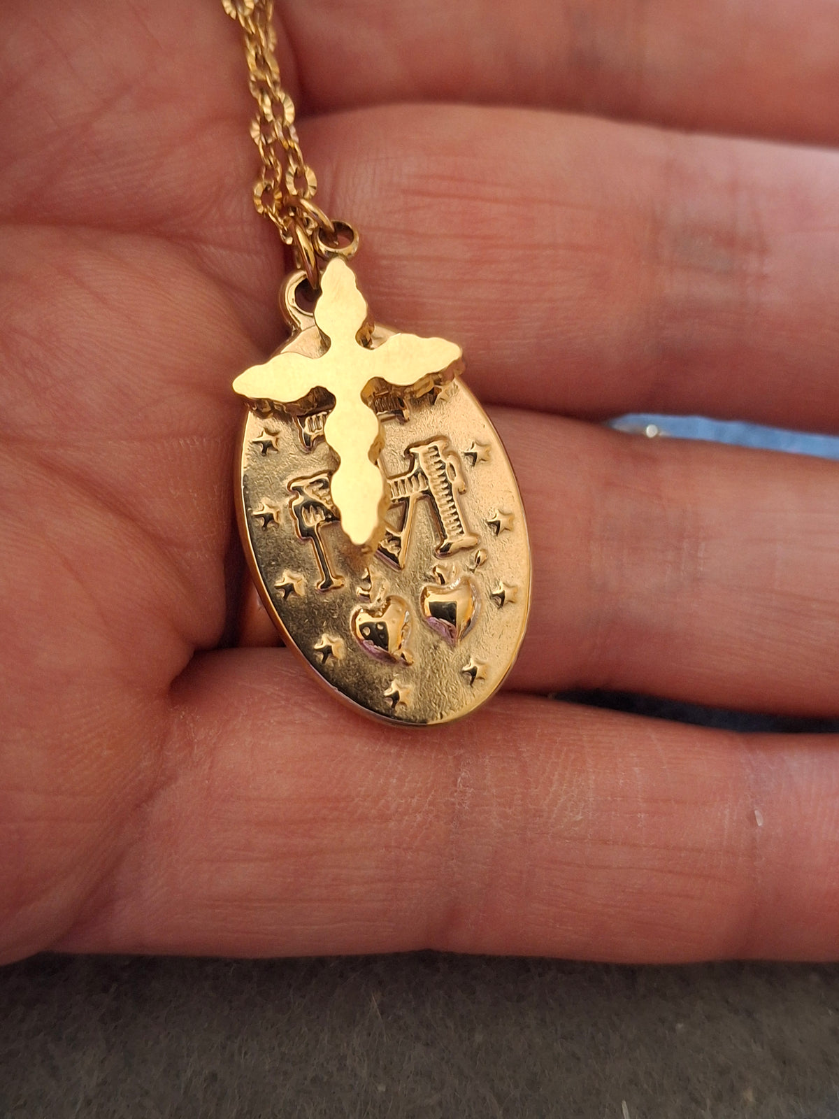 Collier chaîne dorée acier inoxydable stainless steel 316 ,médaille madone vierge miraculeuse stainless steel 316 ,croix sertie cristal stainless steel 316
