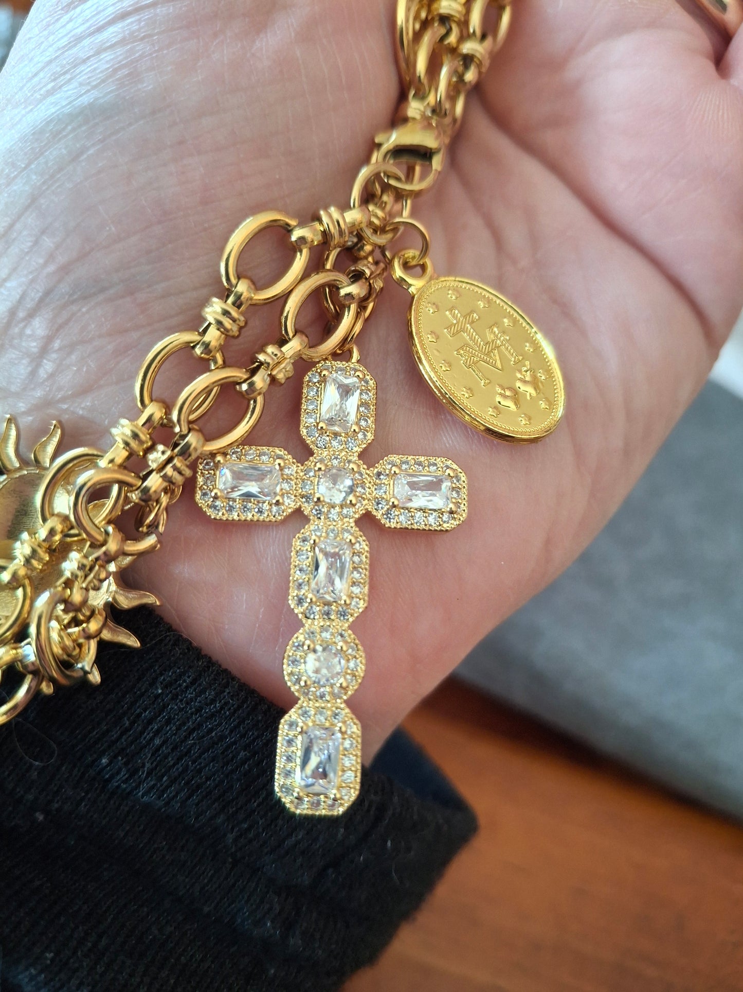 Sautoir chaîne maille gourmette acier inoxydable stainless steel breloques et croix plaqué or 18K handmade réglable