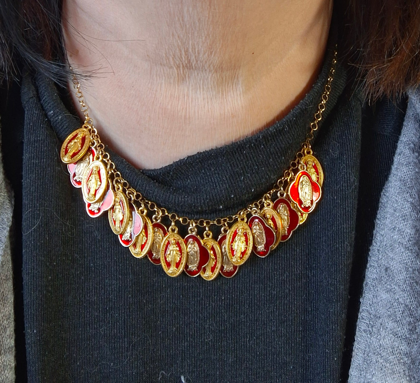 Collier chaîne dorée acier inoxydable rolo plaqué or et breloques madone handmade